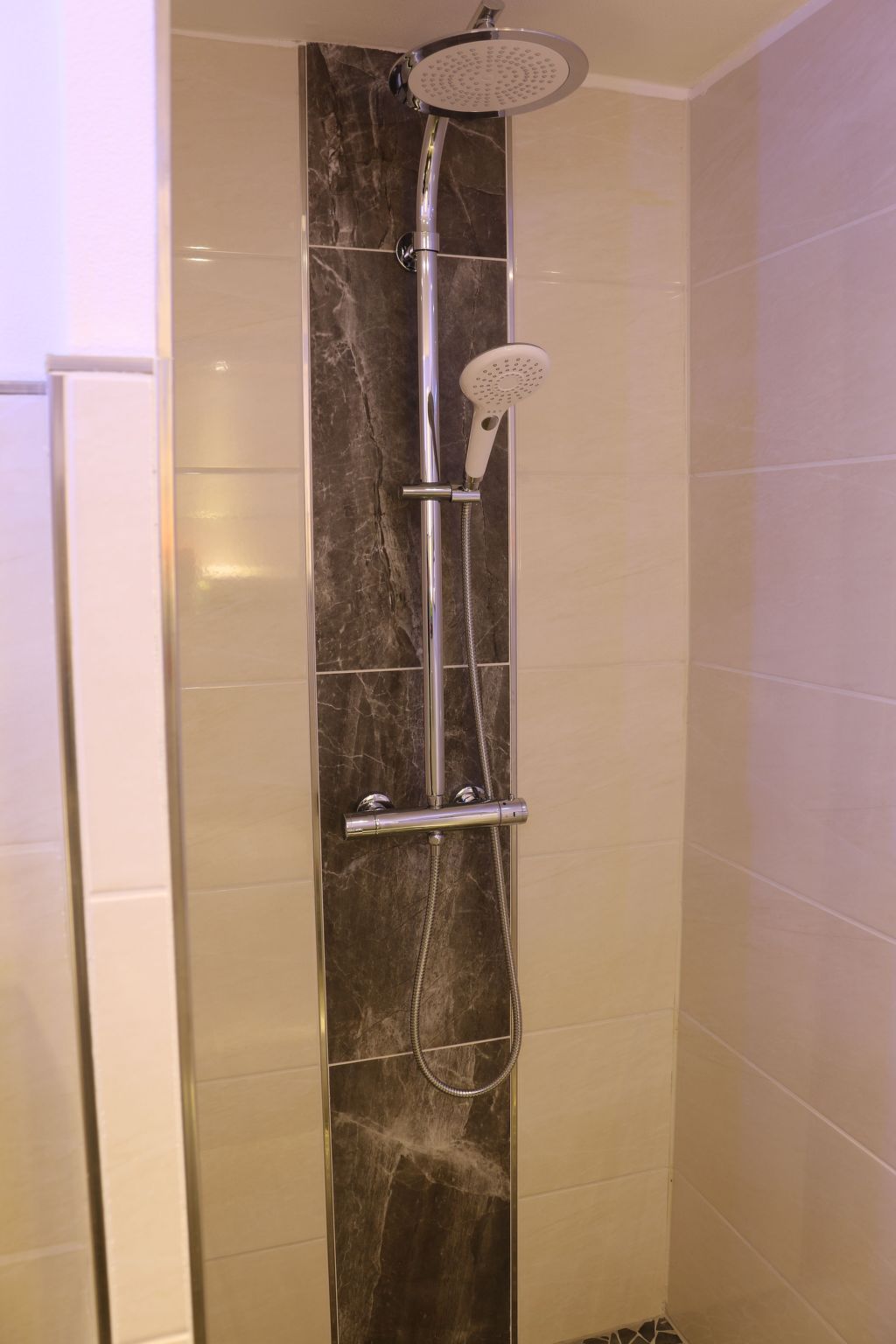 Appartement mit Garten, Grill und Terrasse-Binnen