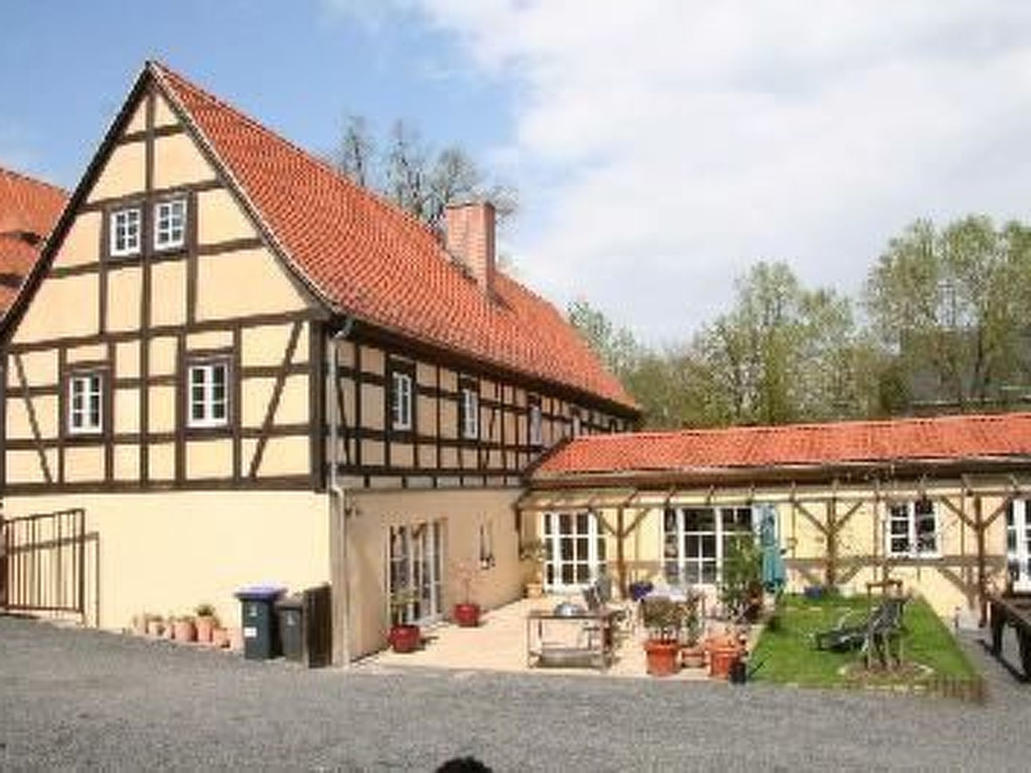 Wohnung mit Terrasse im sanierten Fachwerkhof