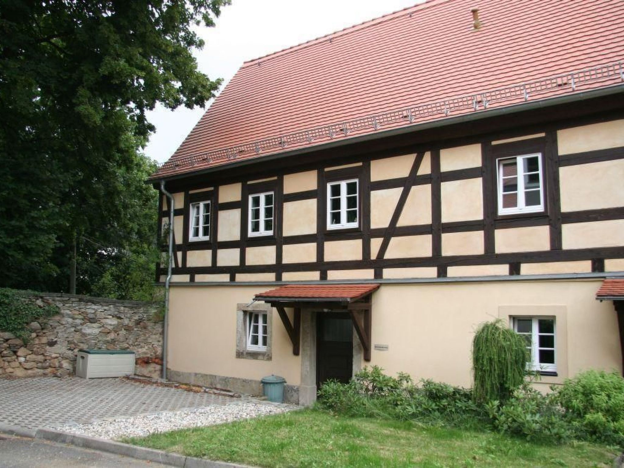 Wohnung mit Terrasse im sanierten Fachwerkhof-Image-tags.info