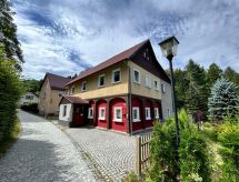 Waldferienhaus Dunja mit Sauna, Whirlpool, direkt am Waldrand, Kletterfelsen