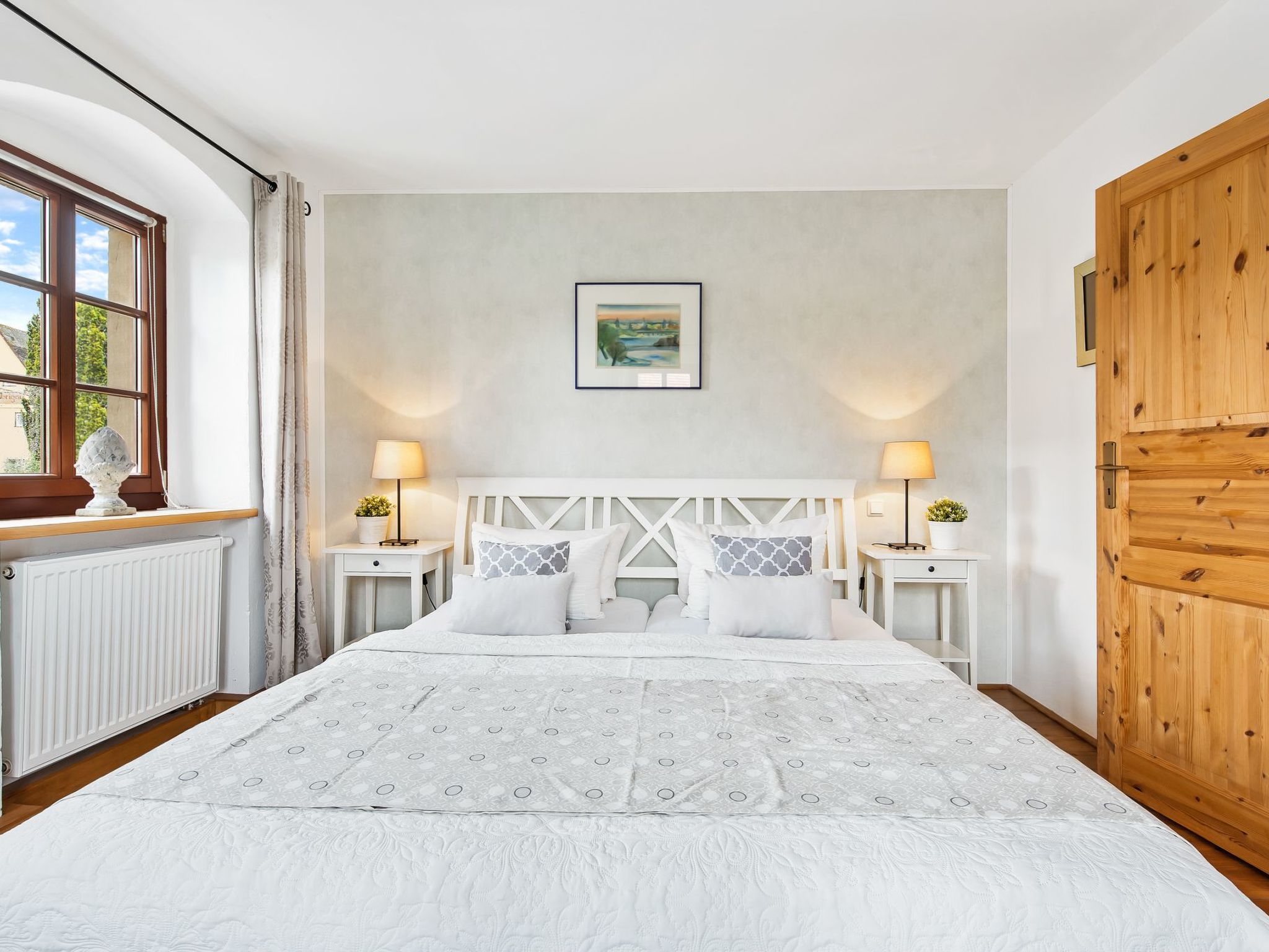 Mit Garten, Grill und Terrasse-Drinnen