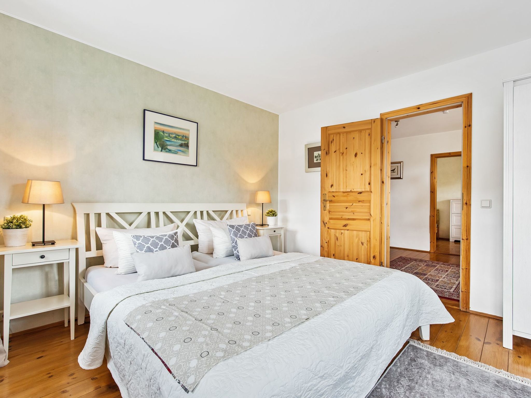 Mit Garten, Grill und Terrasse-Drinnen