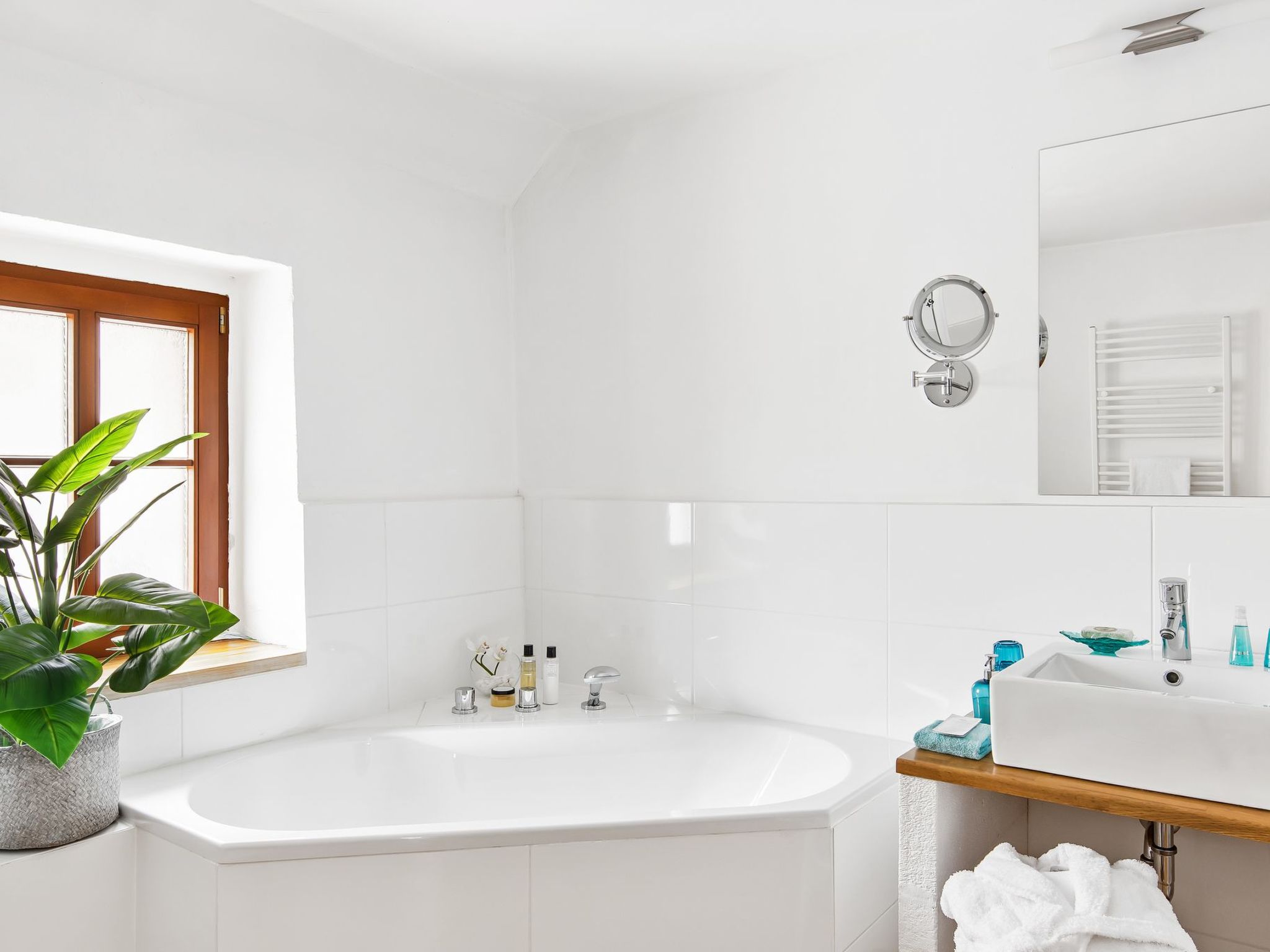 Mit Garten, Grill und Terrasse-Drinnen