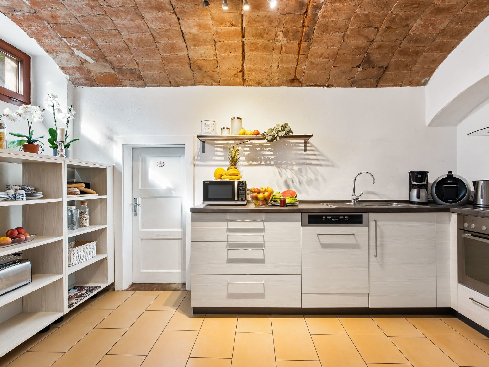 Mit Garten, Grill und Terrasse-Drinnen