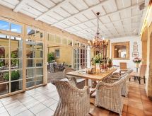 Villa mit Garten, Grill und Terrasse