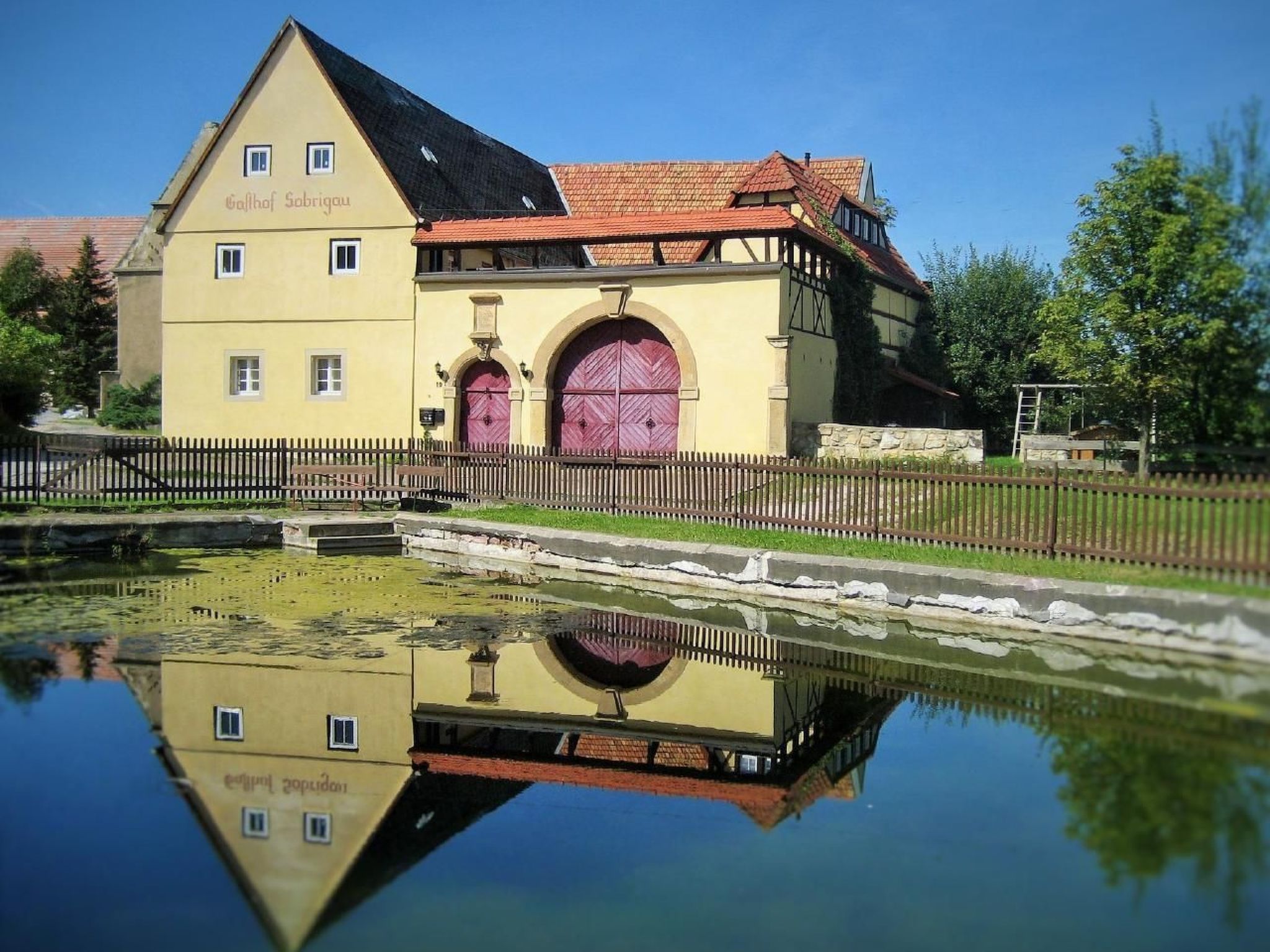 Villa mit Garten, Grill und Terrasse-Drinnen