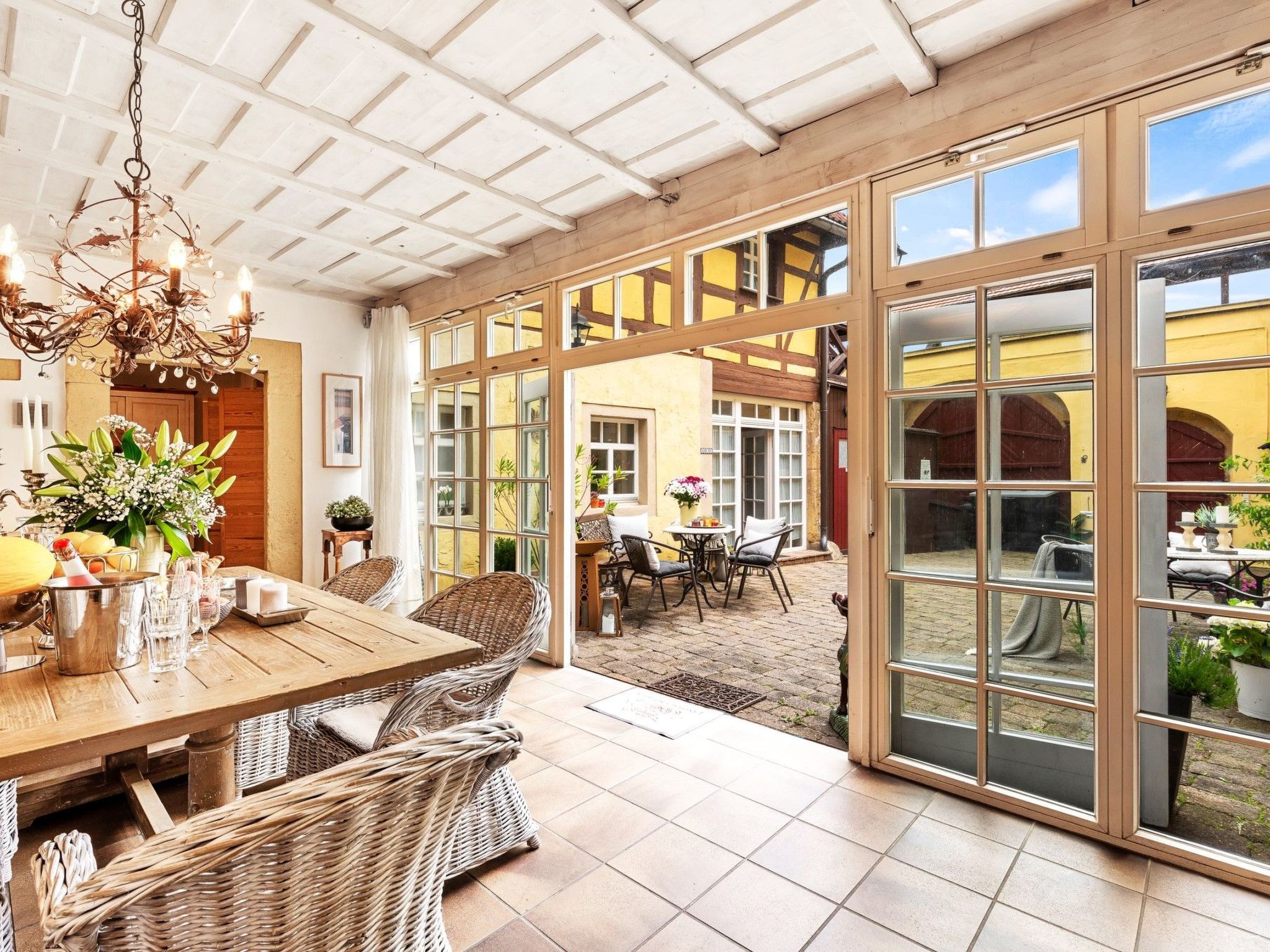 Villa mit Garten, Grill und Terrasse-Drinnen