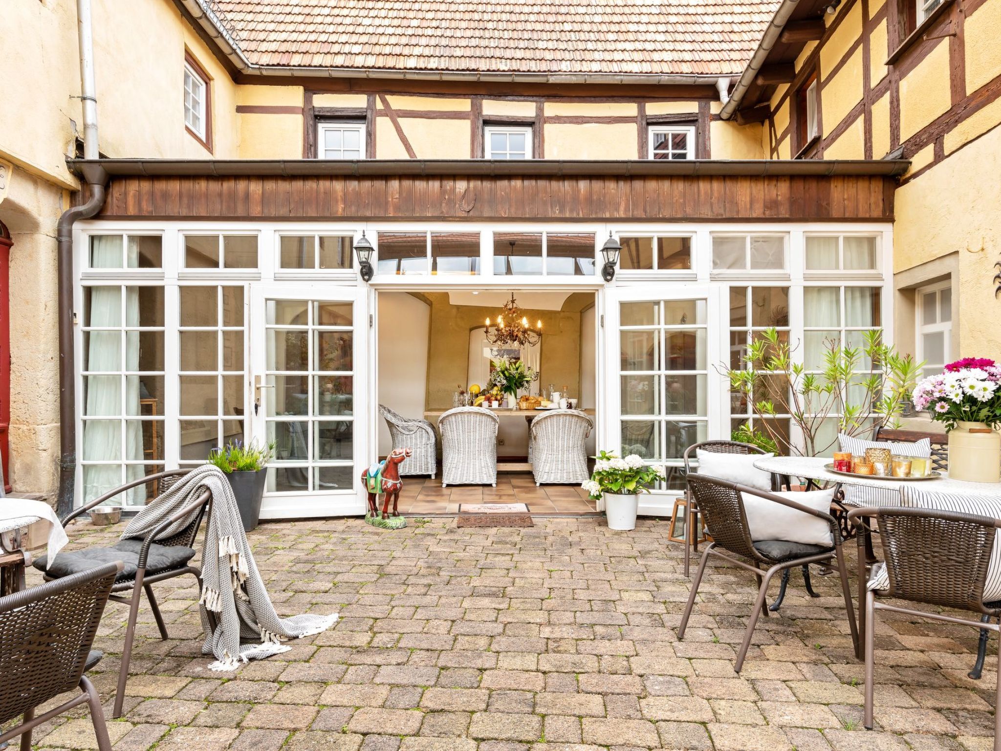 Villa mit Garten, Grill und Terrasse-Drinnen