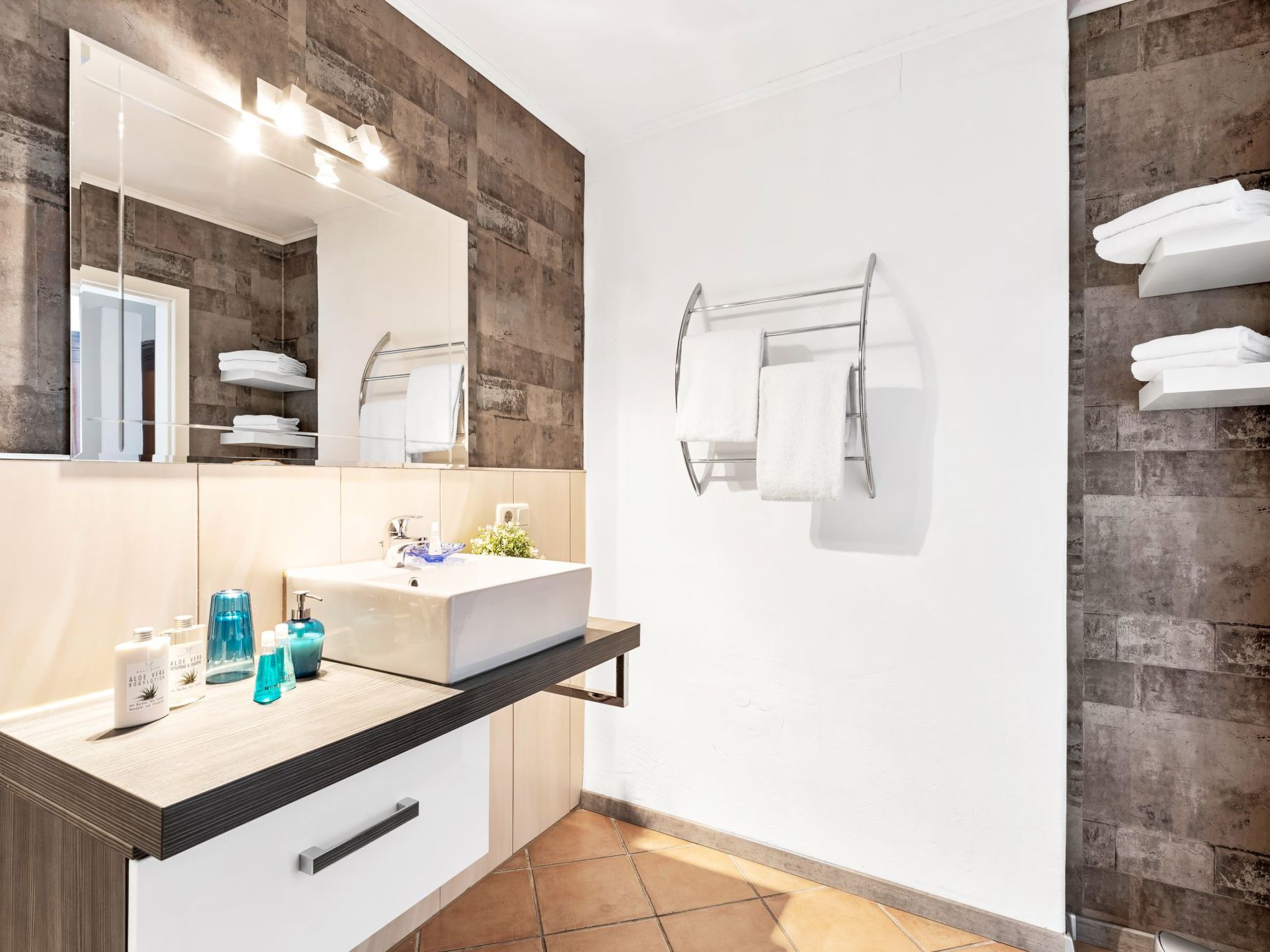 Villa mit Garten, Grill und Terrasse-Drinnen