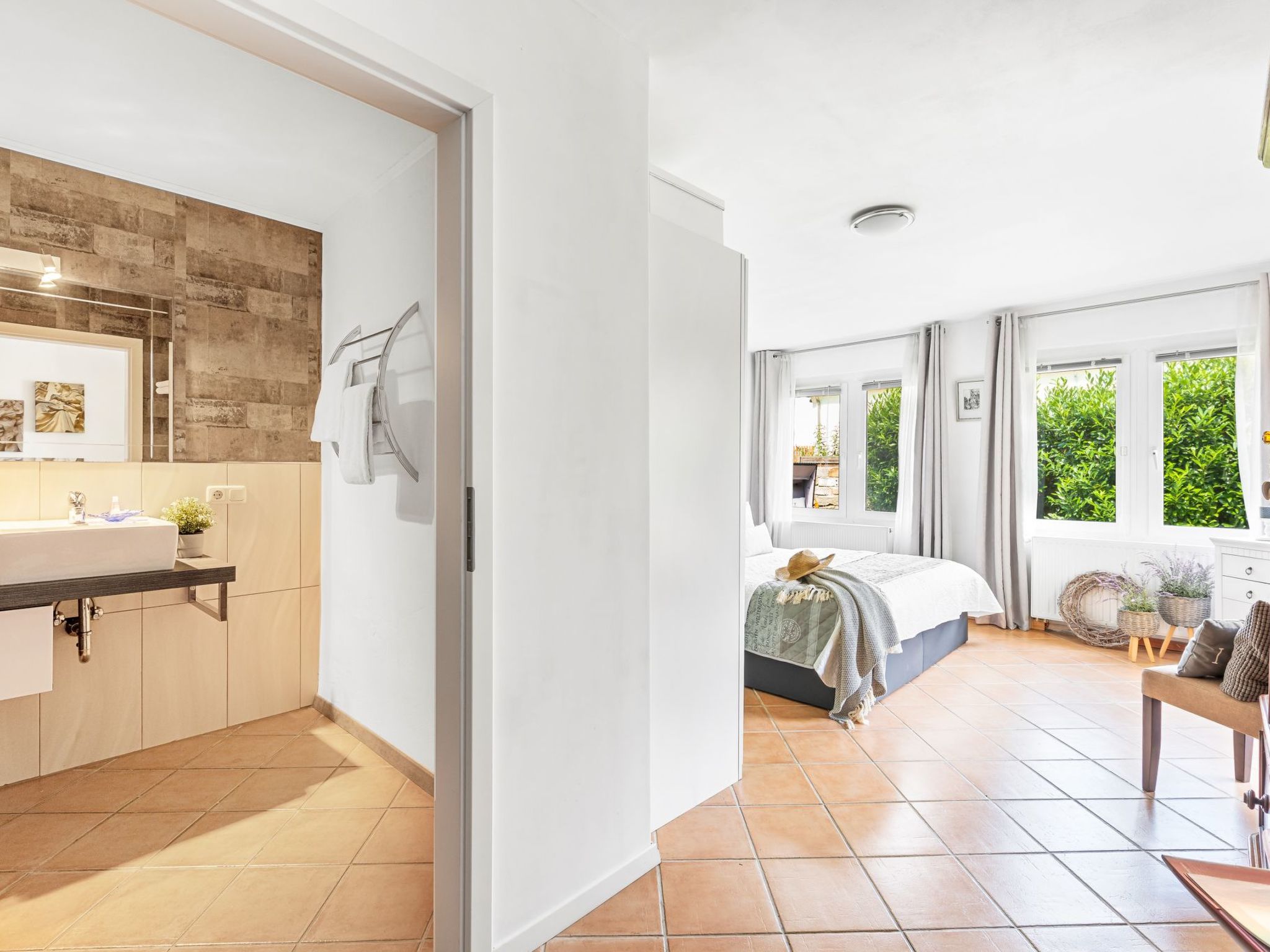 Villa mit Garten, Grill und Terrasse-Drinnen