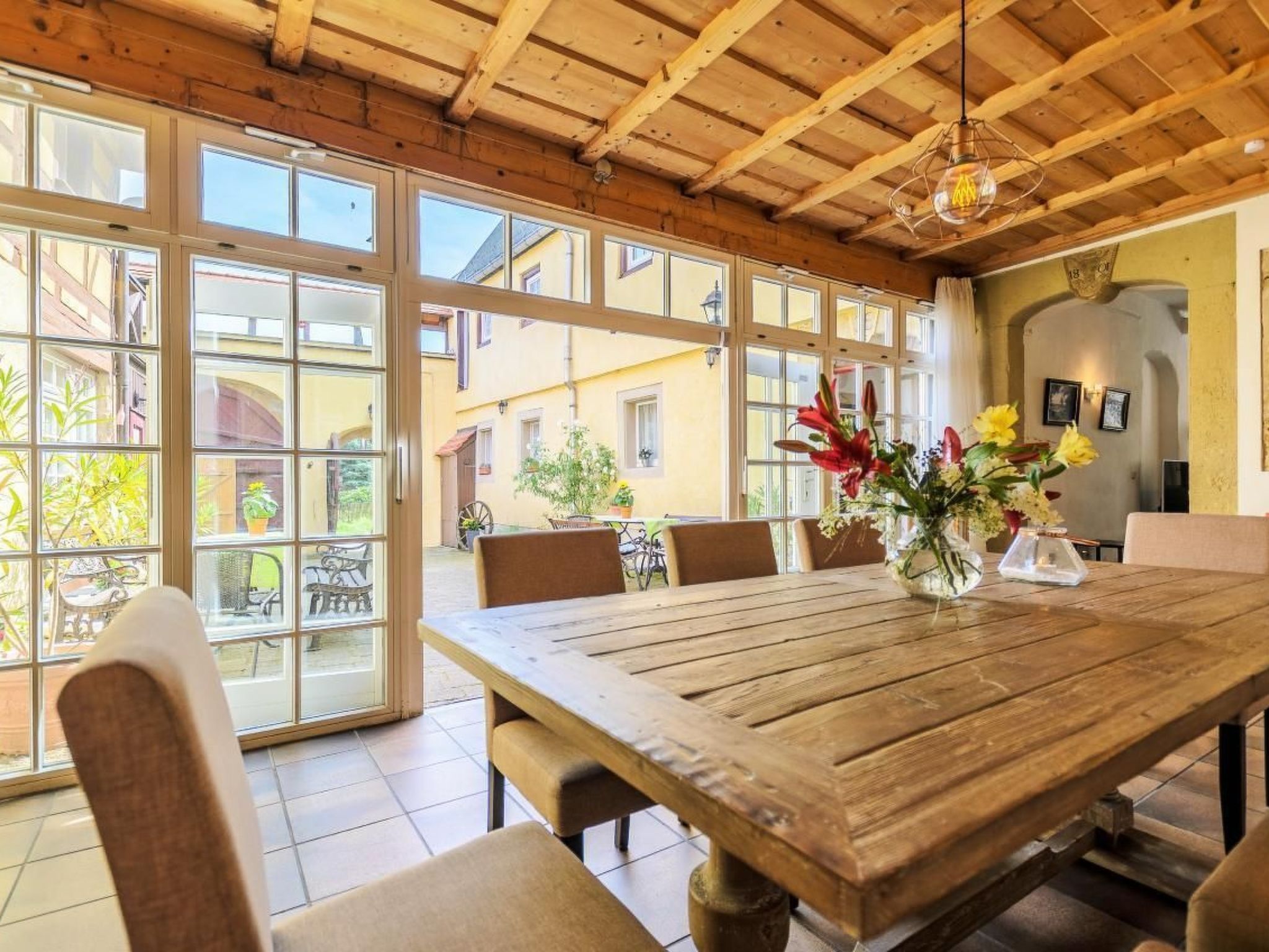 Villa mit Garten, Grill und Terrasse-Drinnen