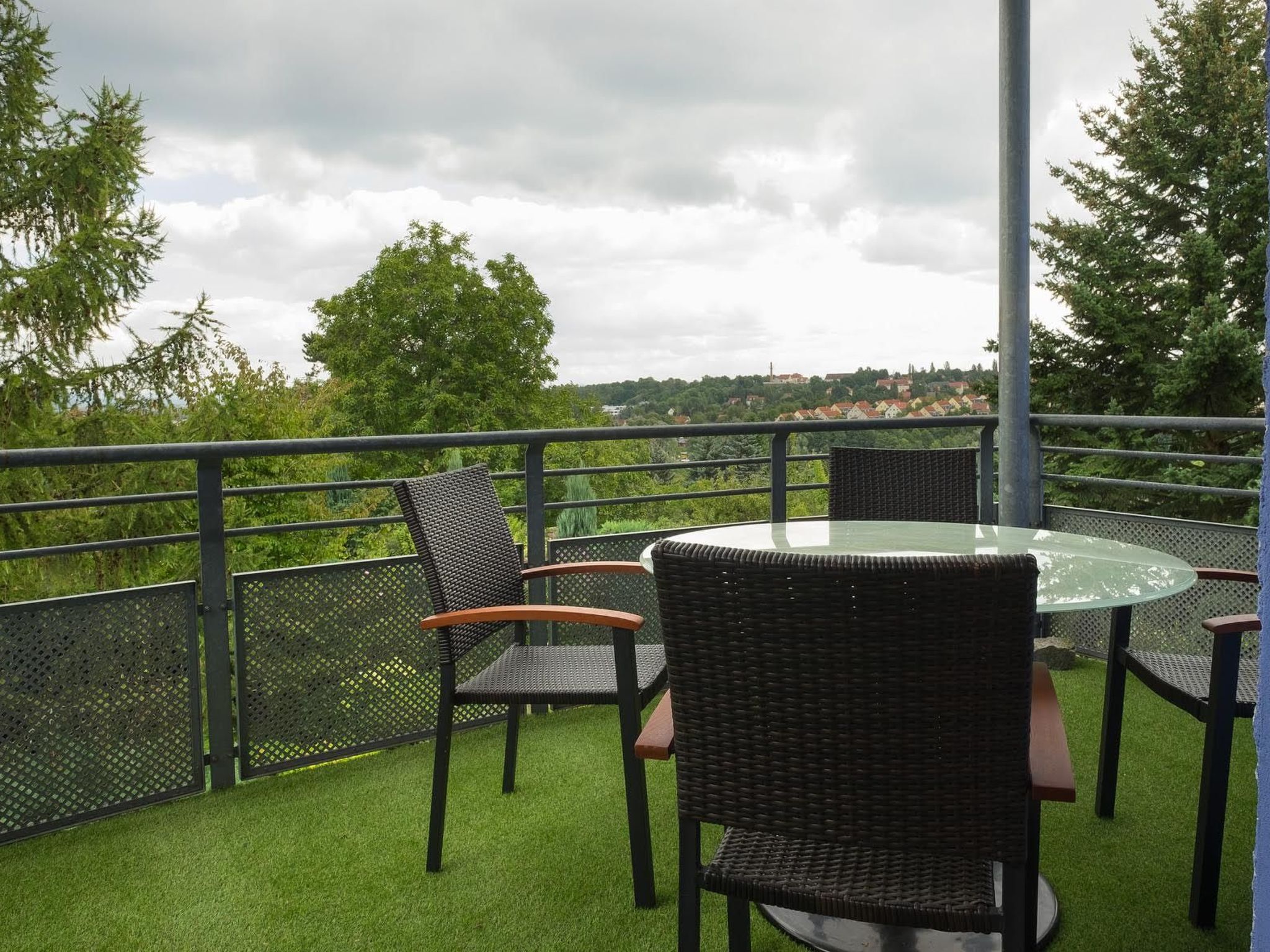 Wohnung in Mockritz mit Garten-Buiten