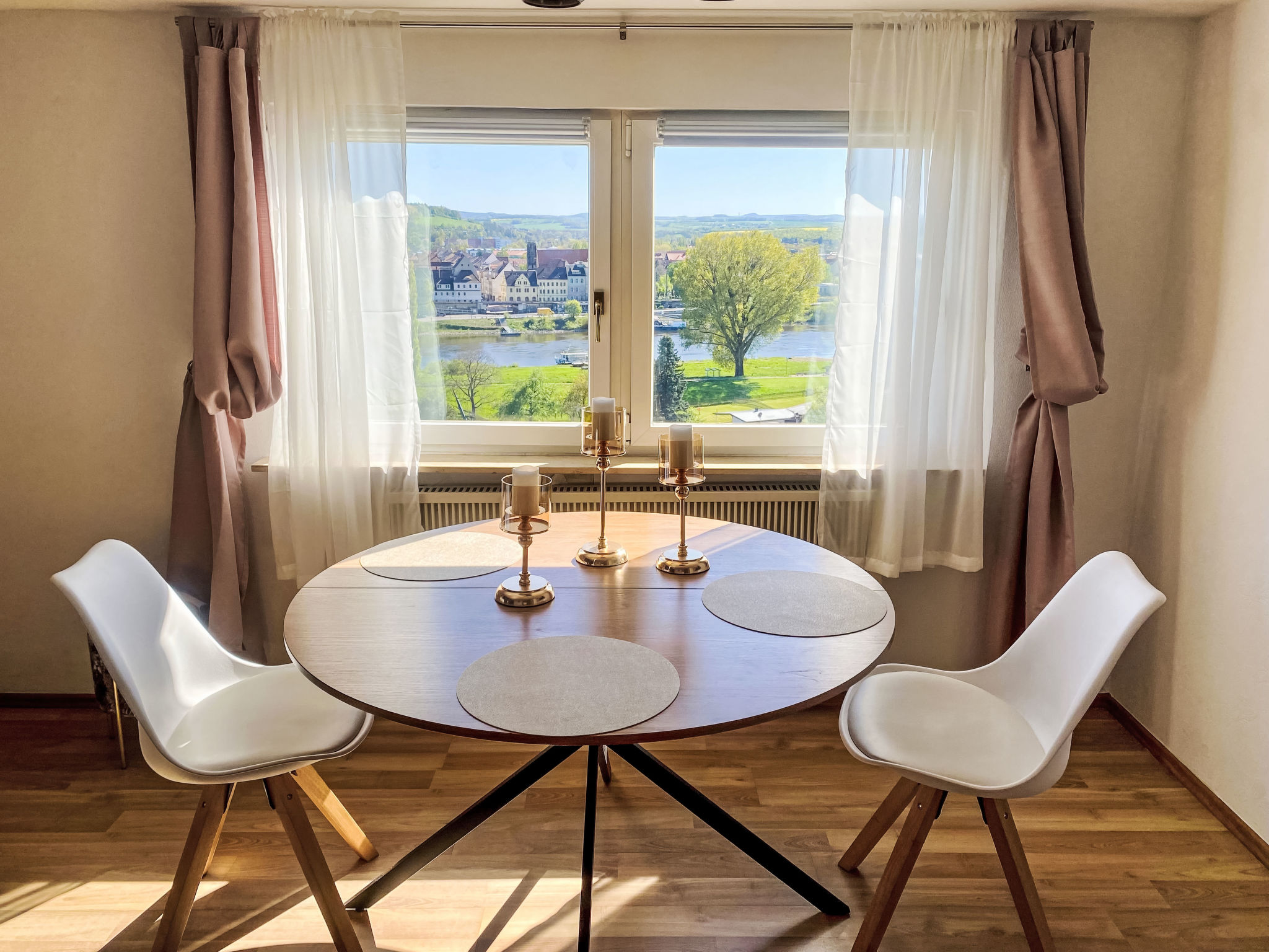 Knus appartement in Pirna met zonnig terras en bergzicht - foto 5