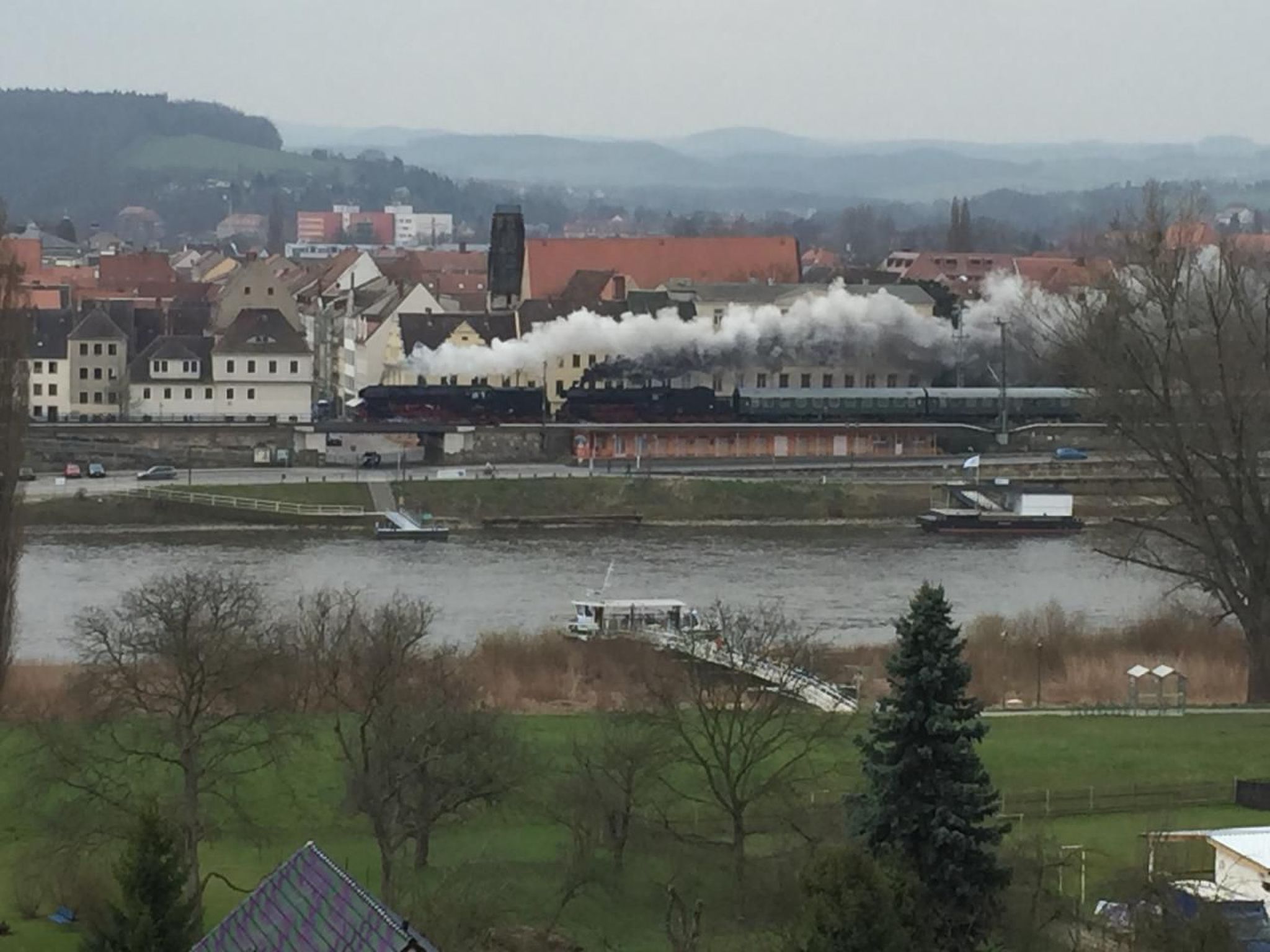 In Pirna mit Schöner Terrasse-Drinnen