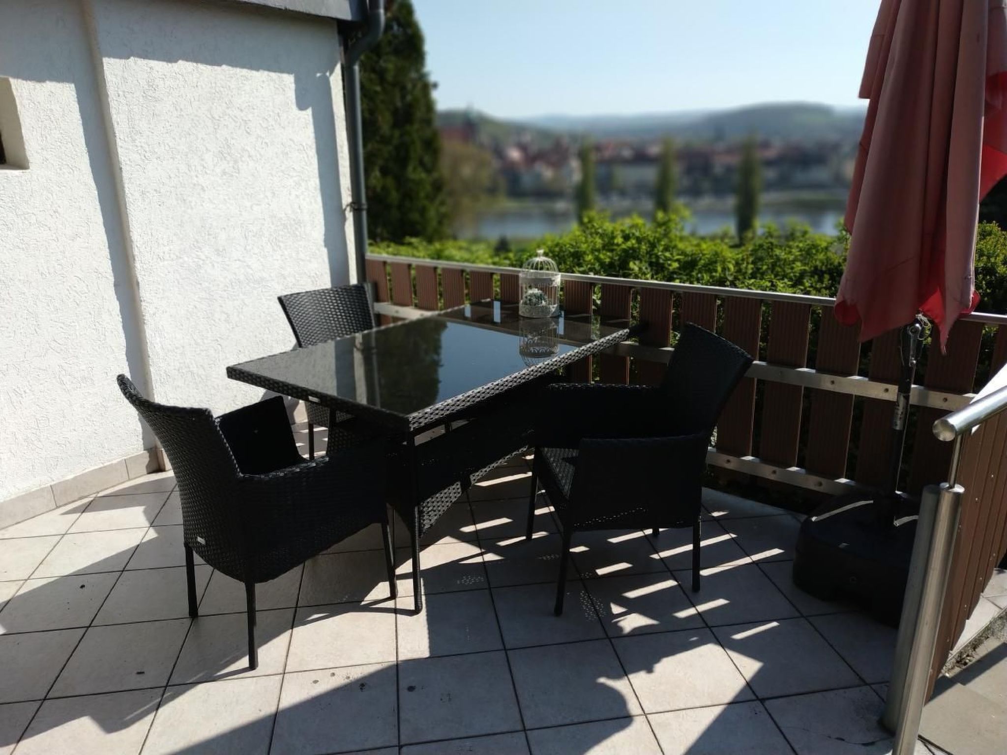 In Pirna mit Schöner Terrasse-Drinnen