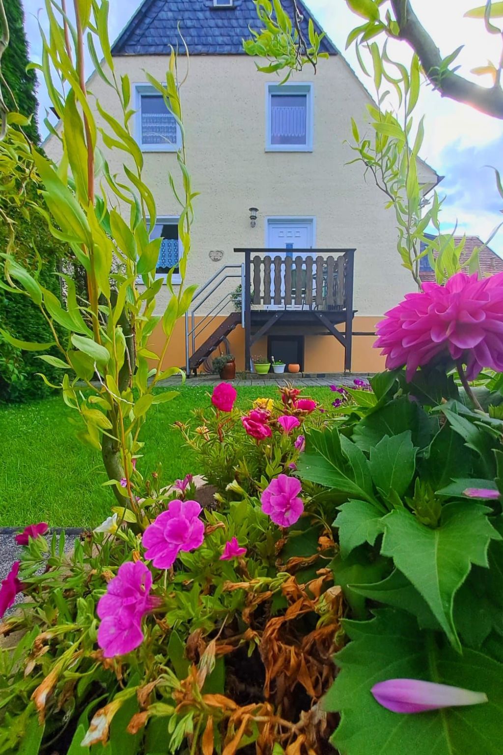 Schöne Ferienwohnung mit Garten und Grill-Drinnen