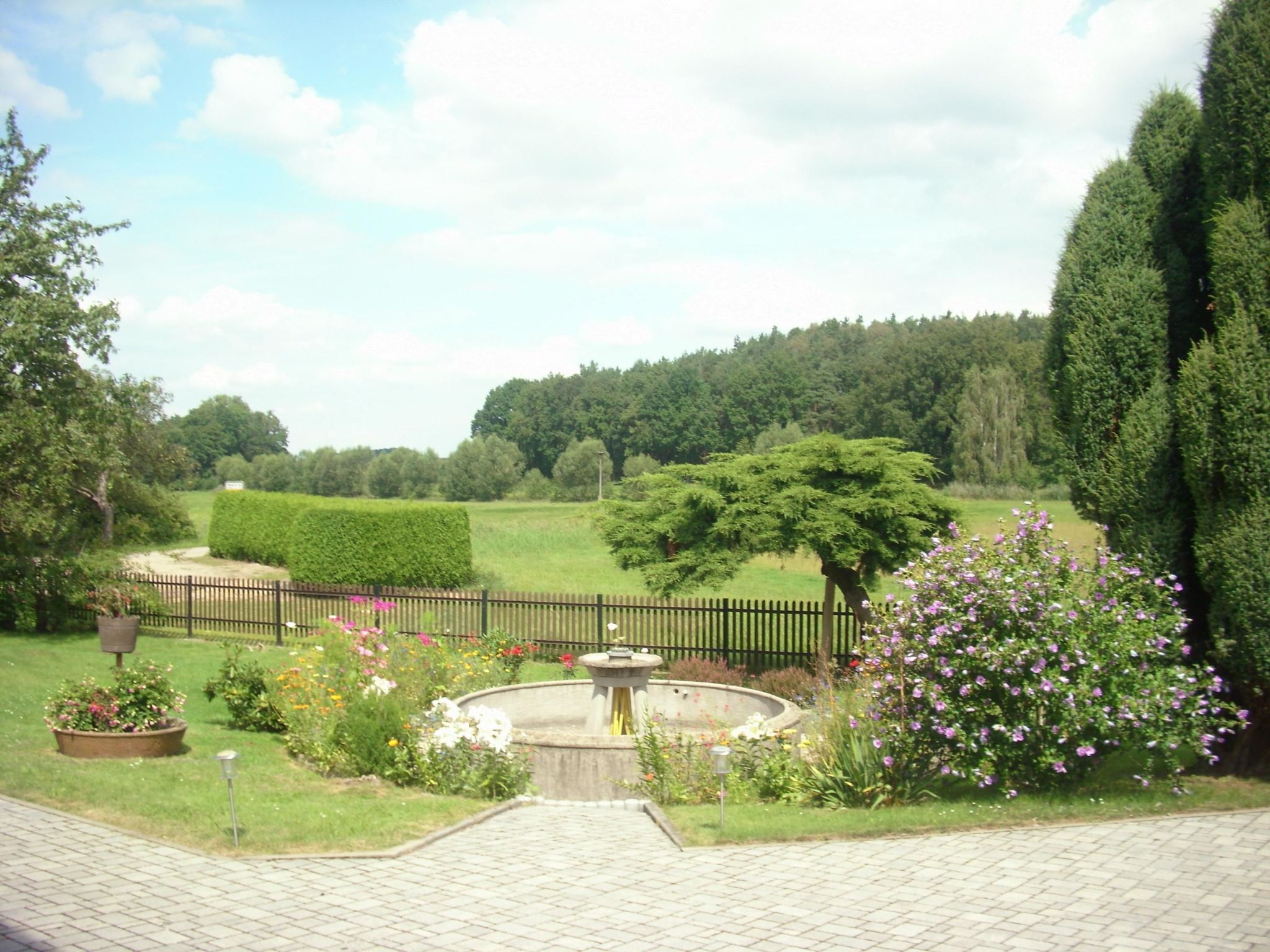 Mit eigenem Parkplatz-Inside