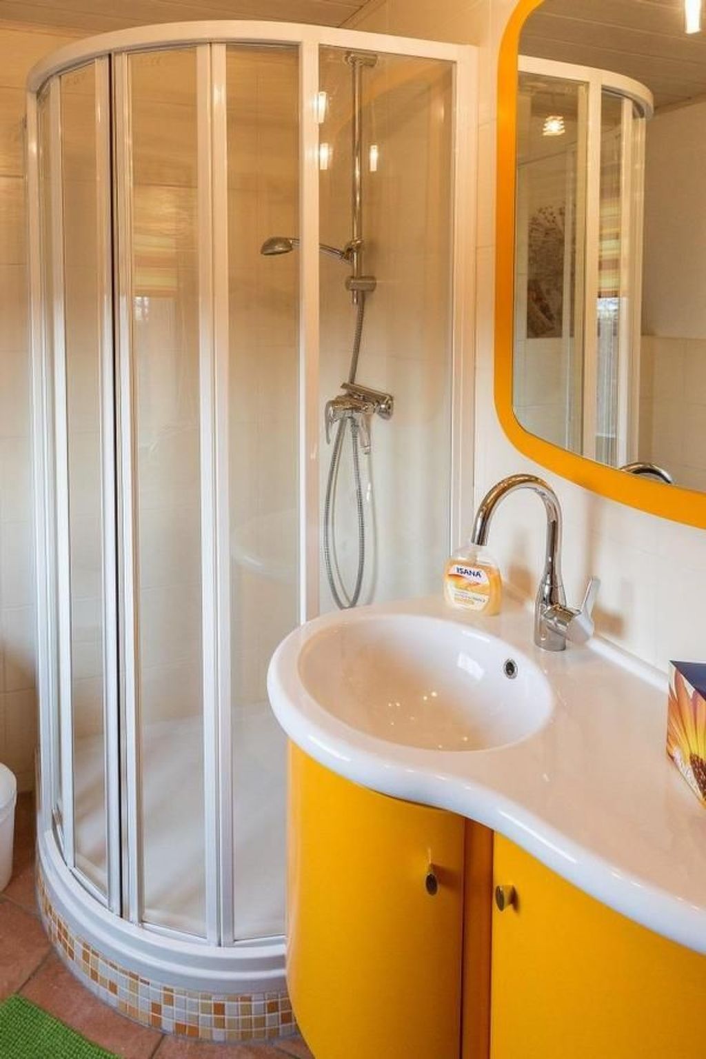 Mit Fasssauna-Binnen