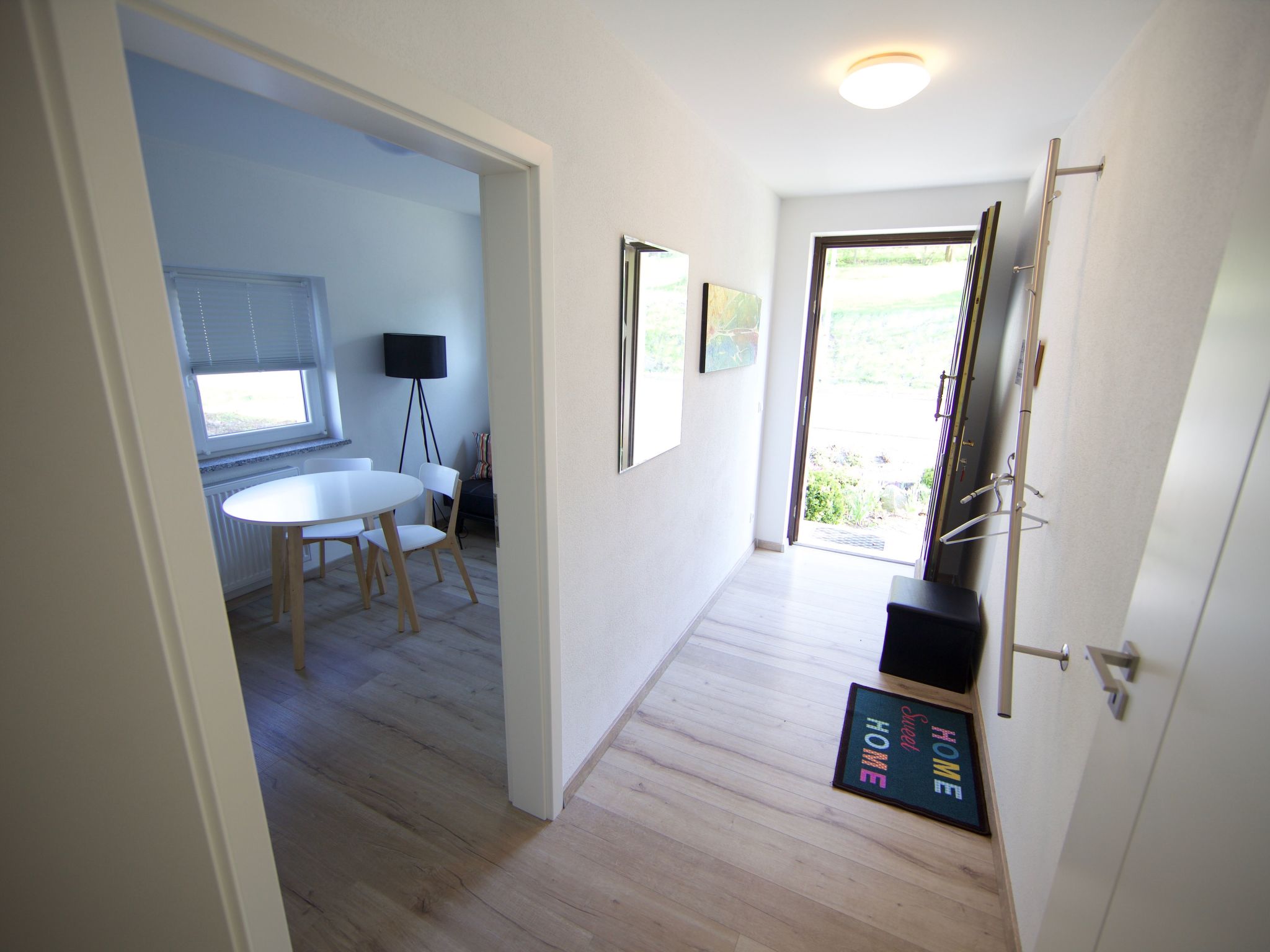 Helle und moderne Ferienwohnung mit Terrasse-Binnen