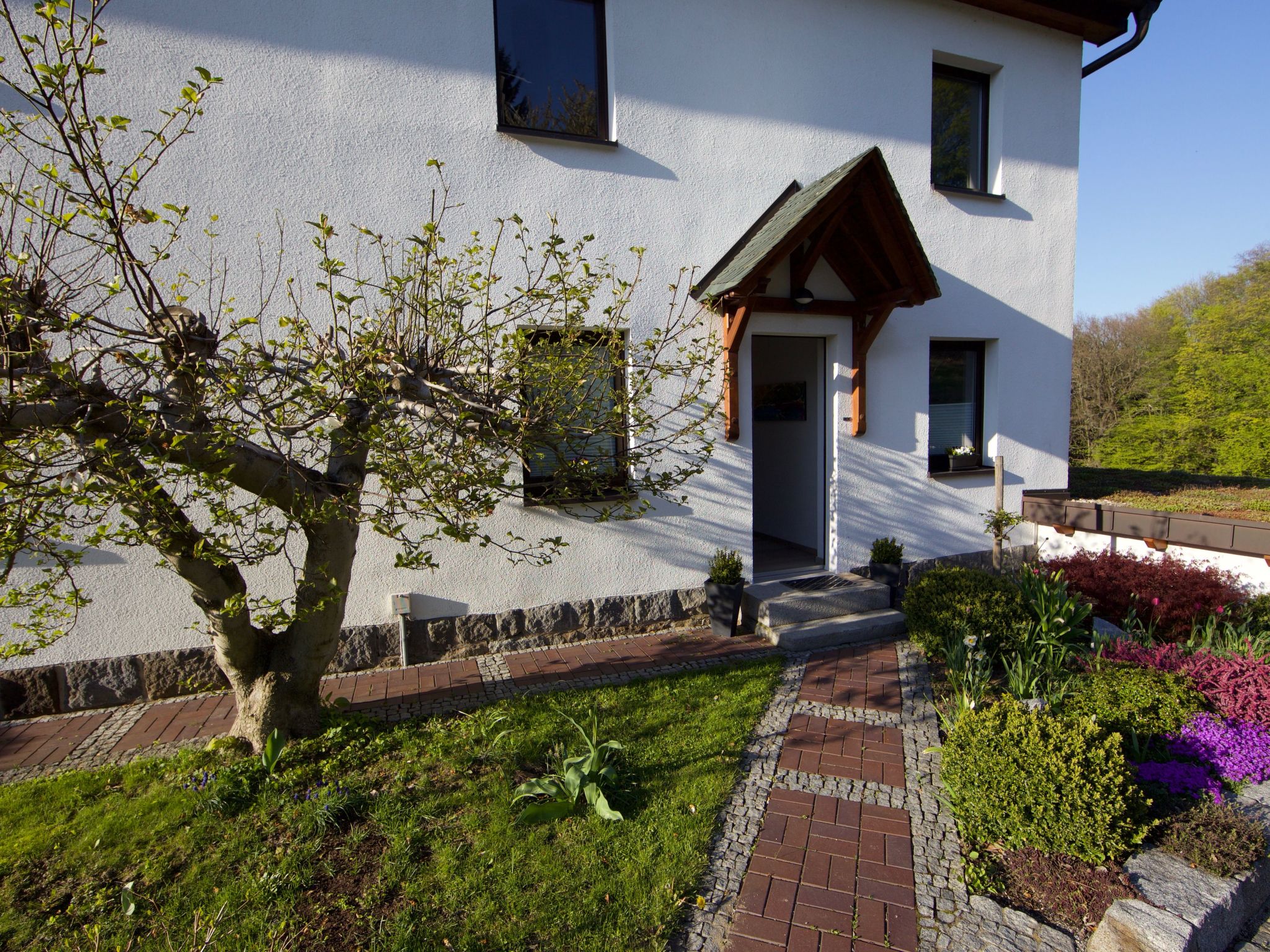 Helle und moderne Ferienwohnung mit Terrasse-Binnen