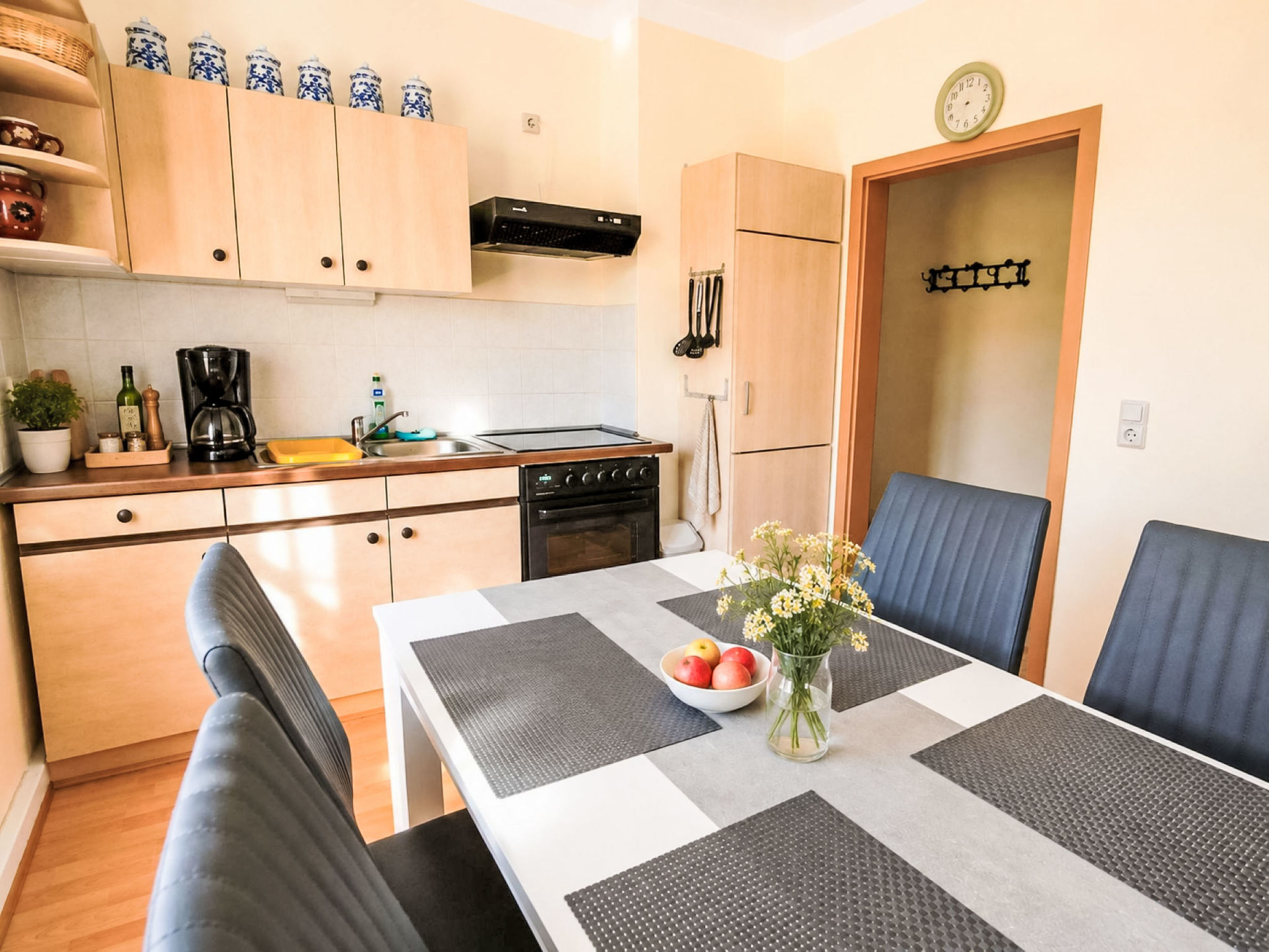 Fewo 2 Schneider – Südstadt · Dachterrasse WLAN - Binnen