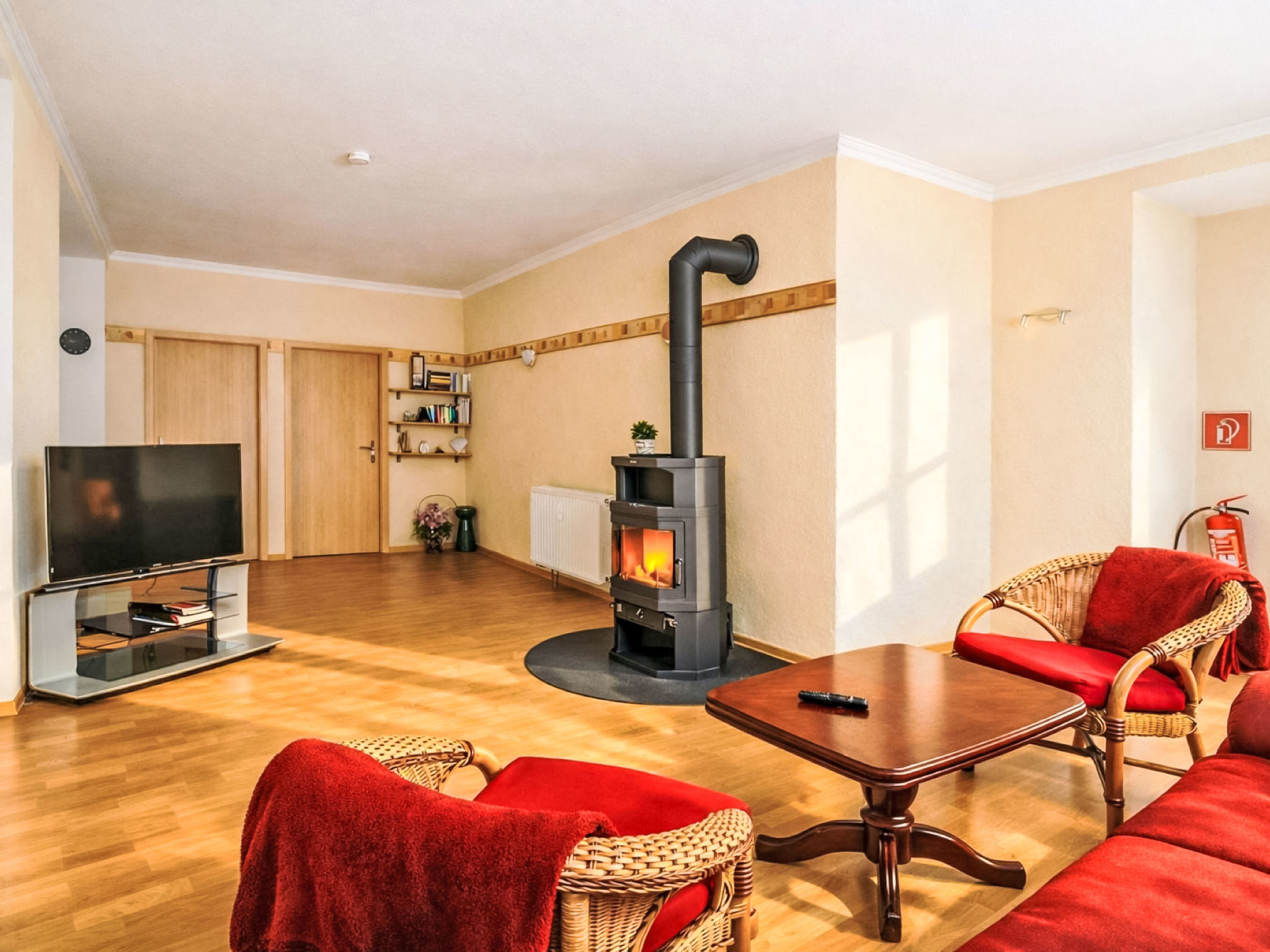 Fewo 4 Schneider · Südstadt · Parkplatz · WLAN — Living Room (1 of 9)