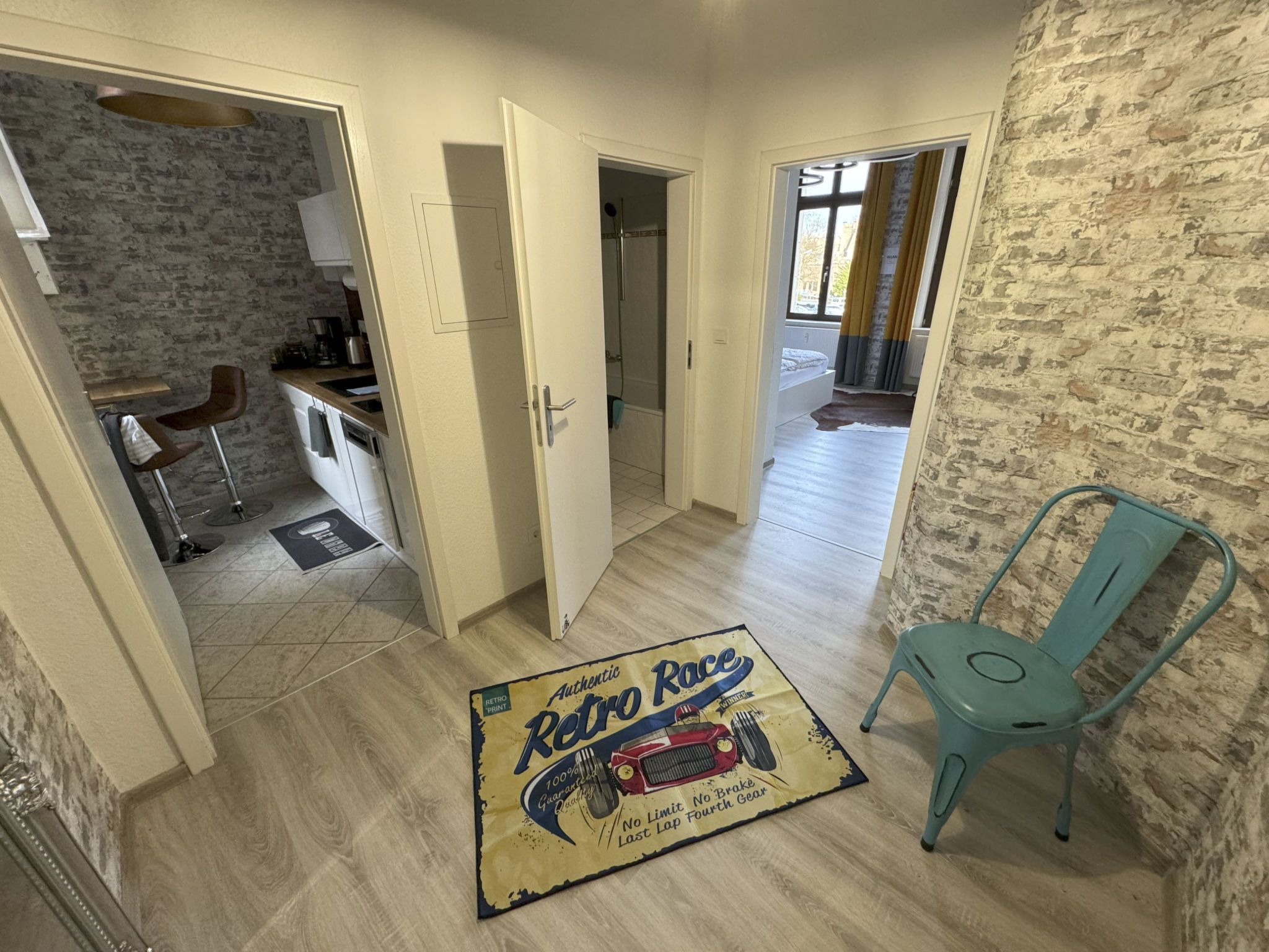 Design Apartment III, hell, 35 Quadratmeter, Zentral zu Grenze Altstadt Park, G-Image-tags.info