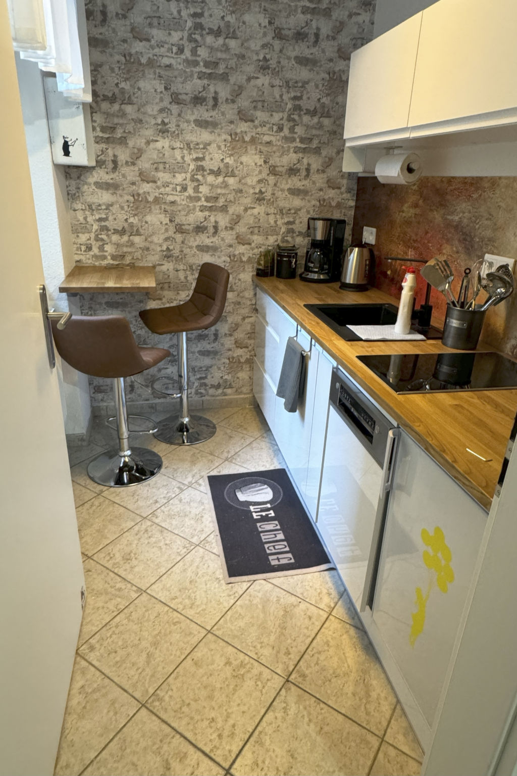 Design Apartment III, hell, 35 Quadratmeter, Zentral zu Grenze Altstadt Park, G-Image-tags.info