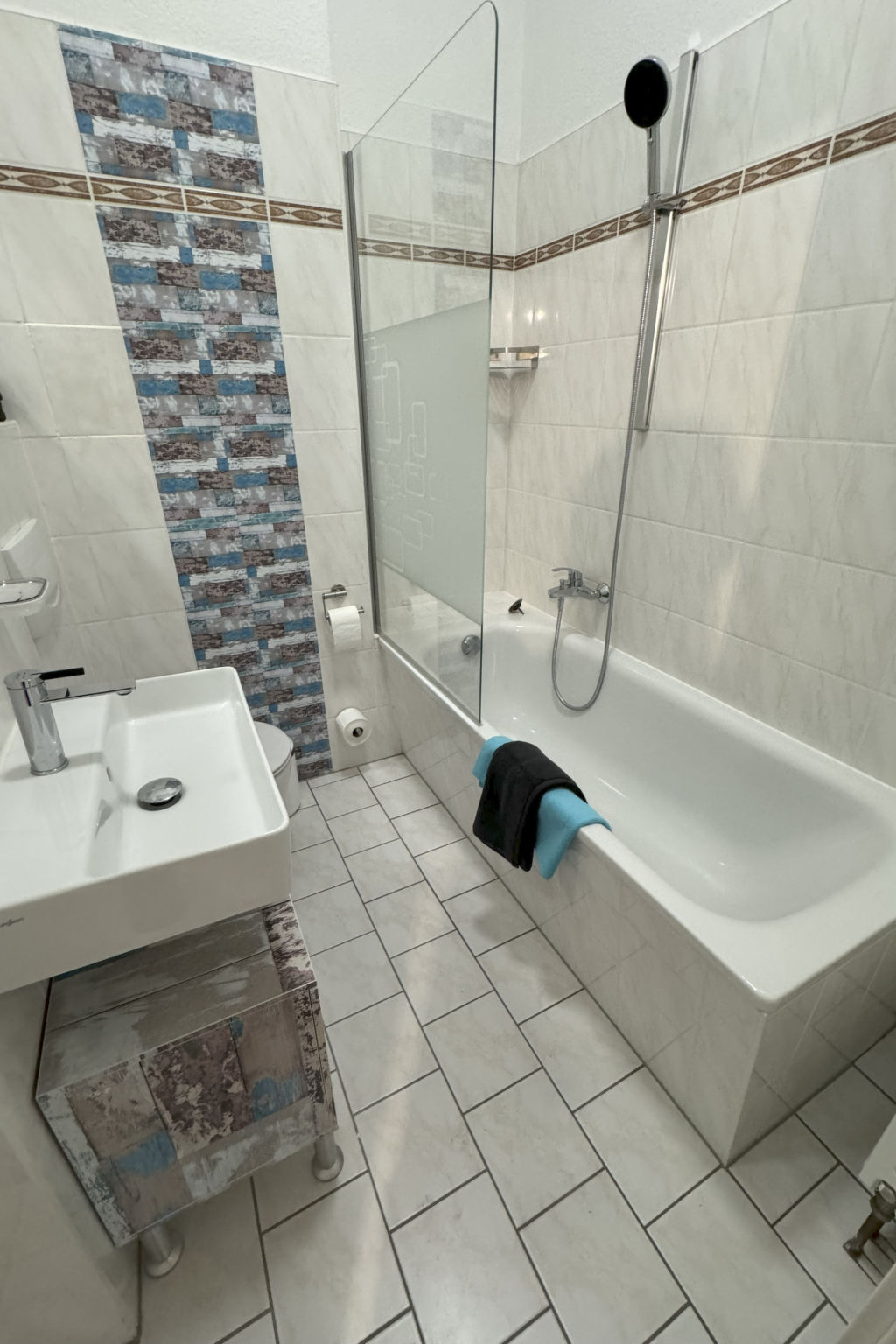 Design Apartment III, hell, 35 Quadratmeter, Zentral zu Grenze Altstadt Park, G-Image-tags.info