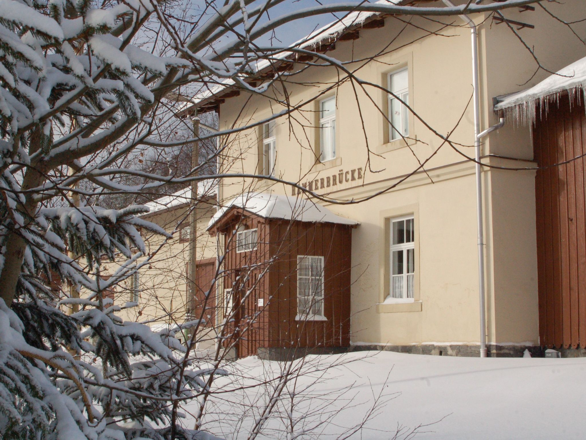 Mit privatem Parkplatz