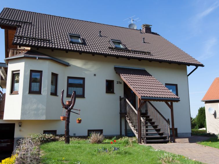 Mit Parkplatz Und Fahrradunterstellmöglichkeit Mit Balkon Nah Am Wald - Tharandt