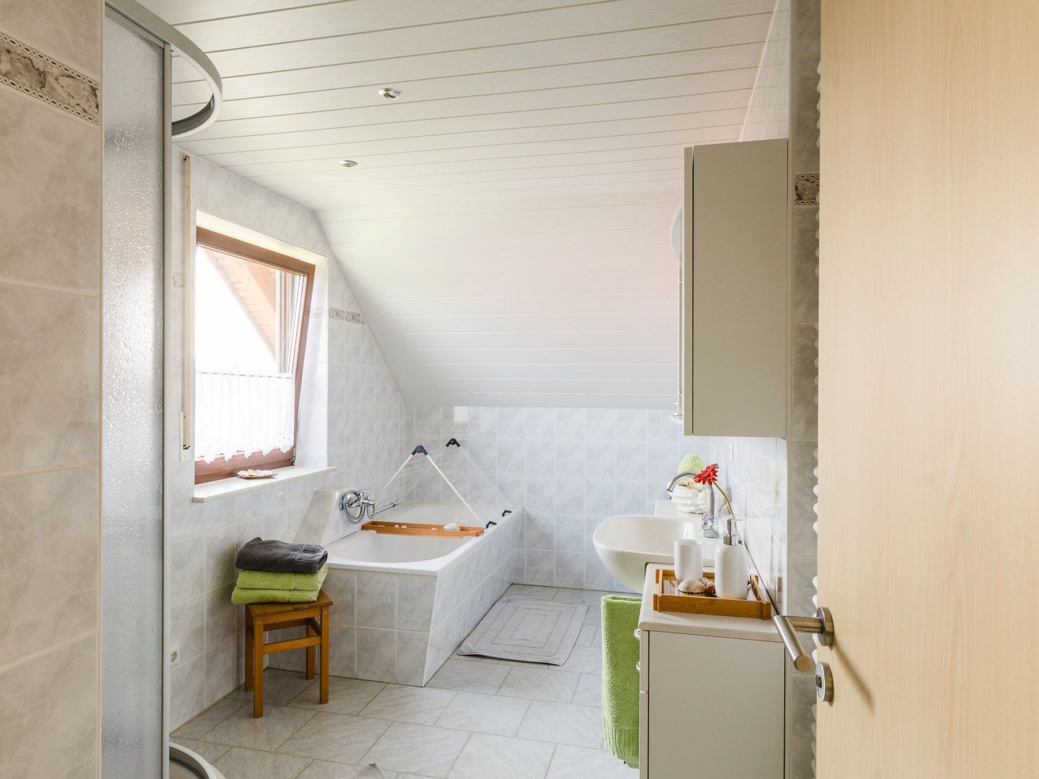 Mit Parkplatz und Fahrradunterstellmöglichkeit mit Balkon nah am Wald-Image-tags.info