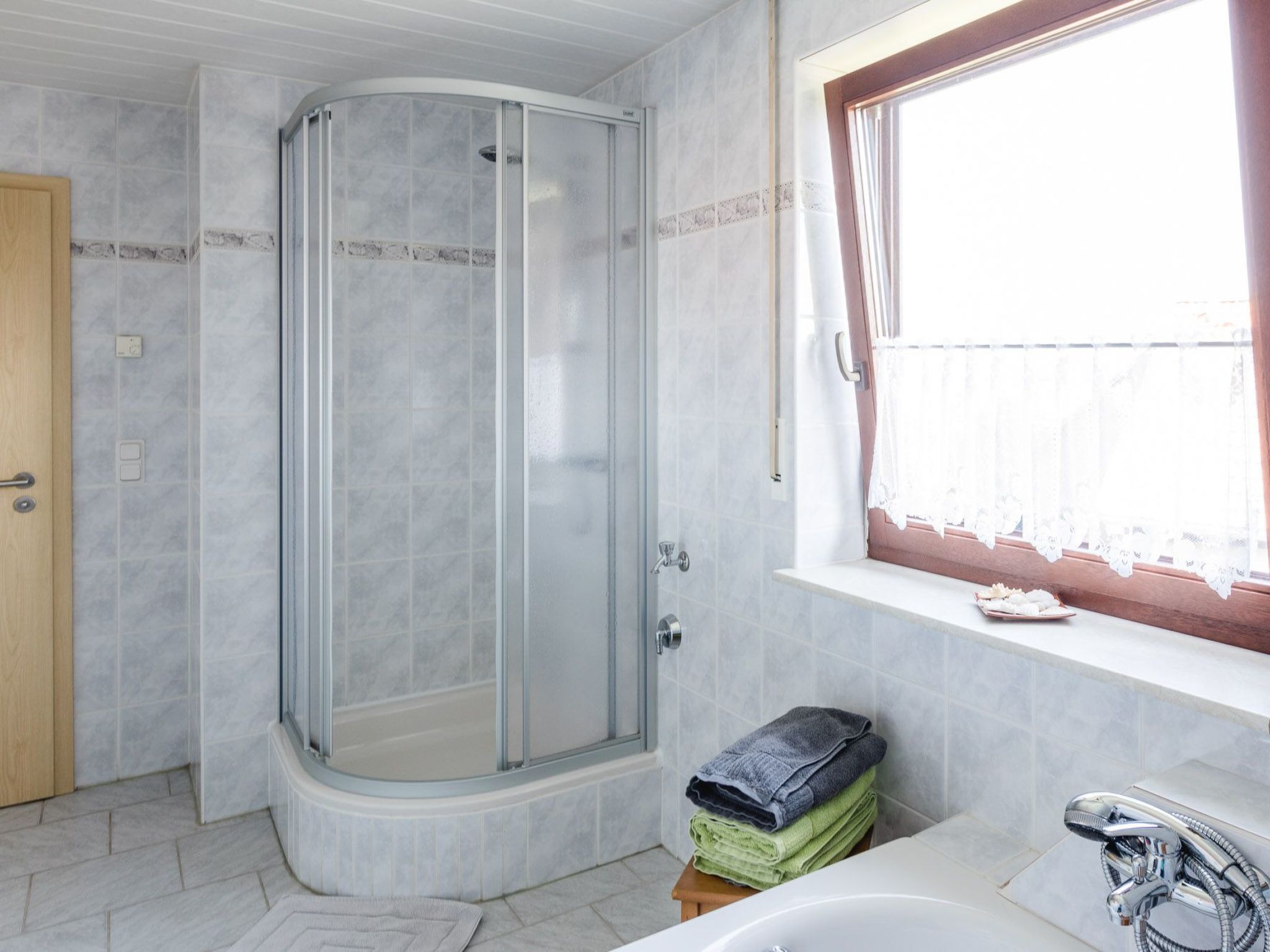 Mit Parkplatz und Fahrradunterstellmöglichkeit mit Balkon nah am Wald-Image-tags.info