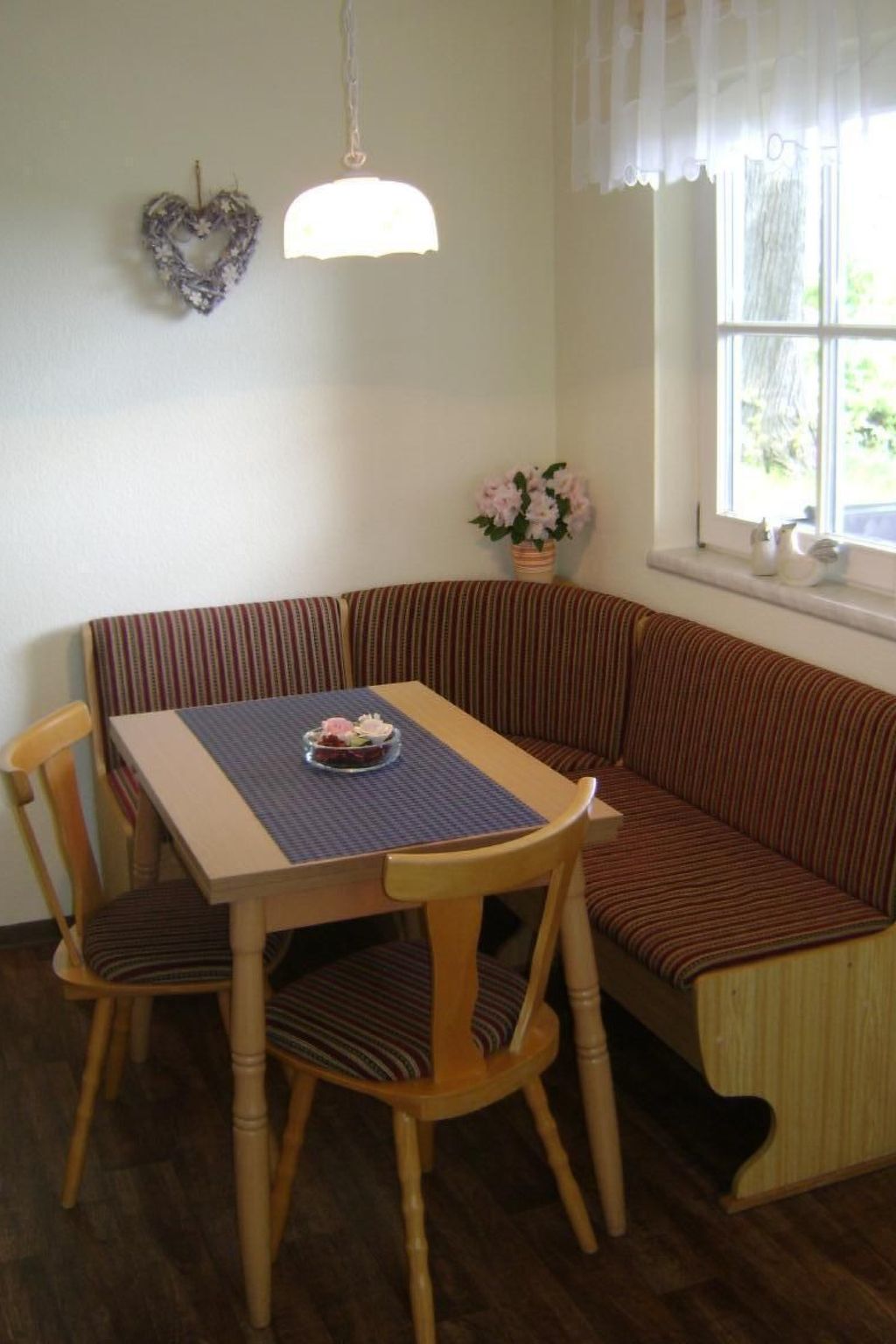 Mit Blick auf die Berge-Dedans