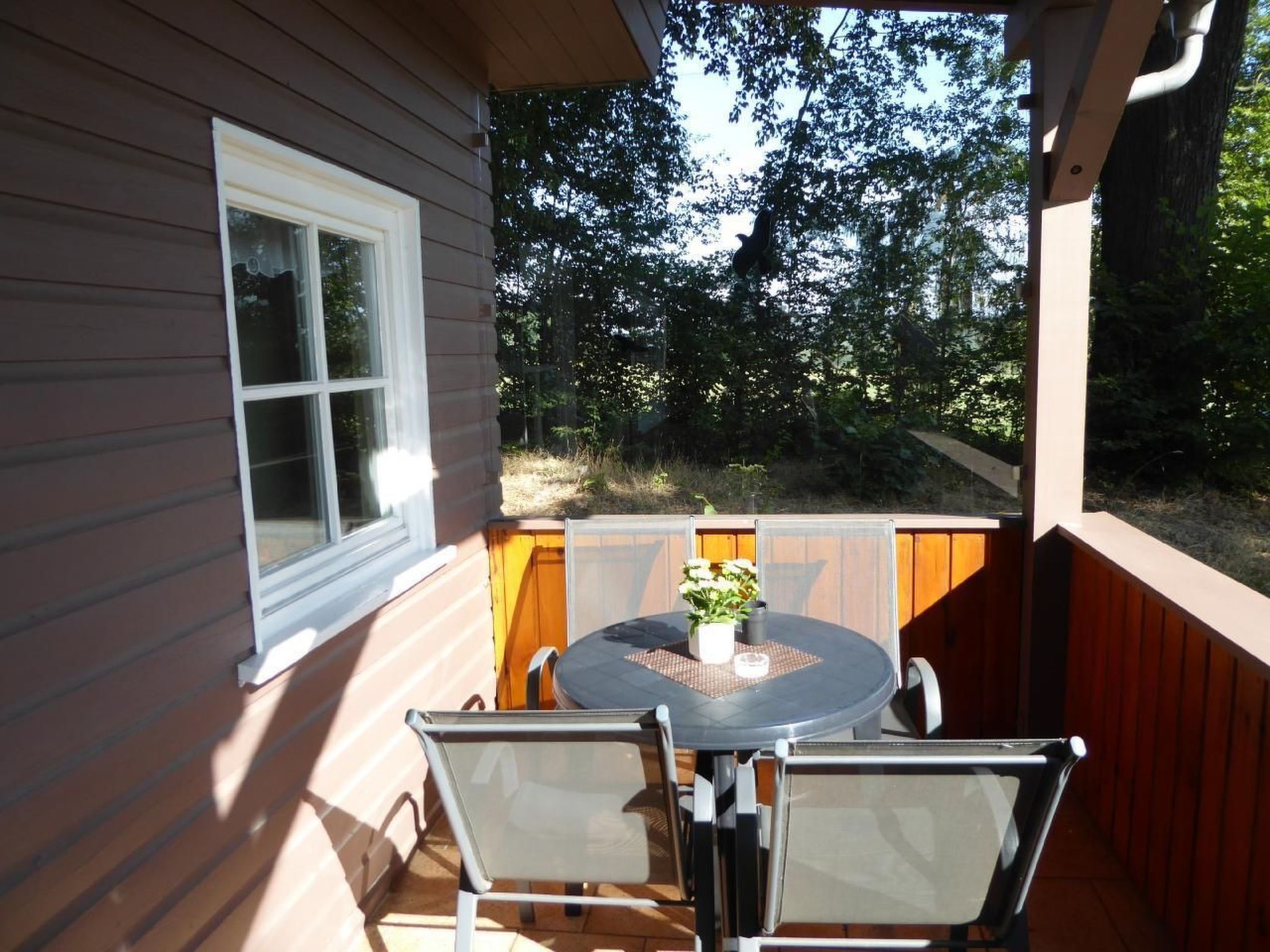 Mit Blick auf die Berge-Dedans