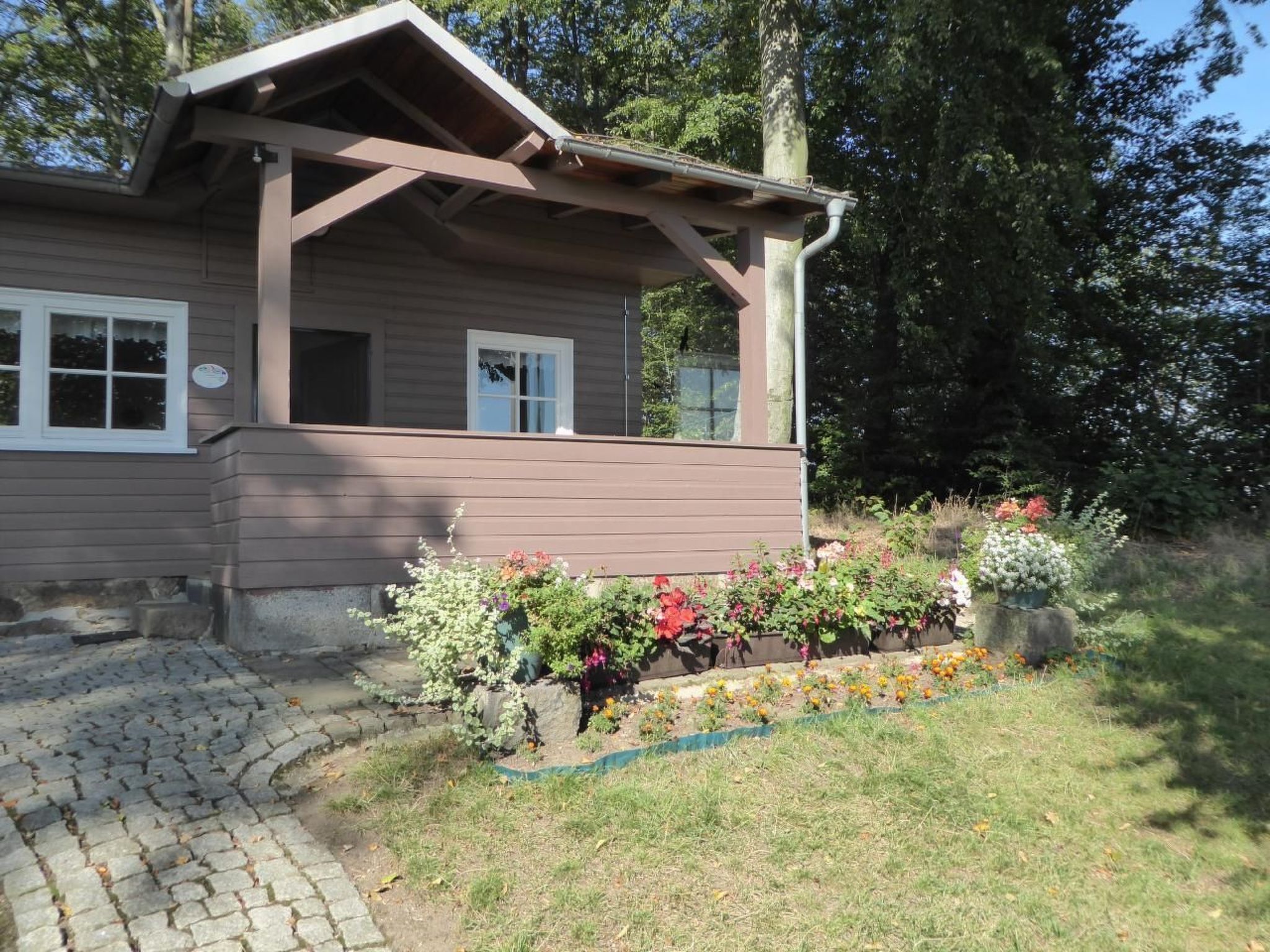 Mit Blick auf die Berge-Dedans