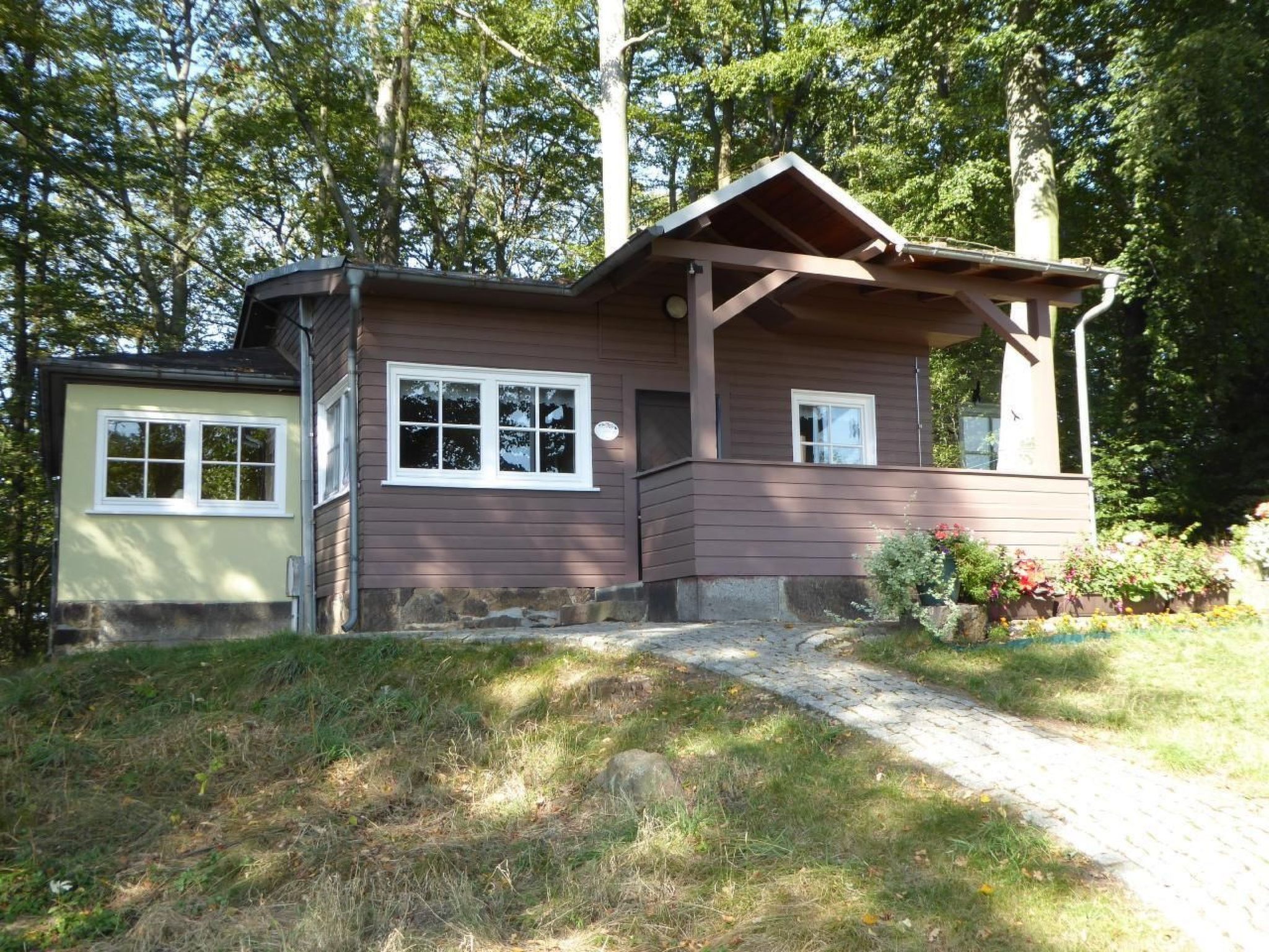 Mit Blick auf die Berge-Dedans