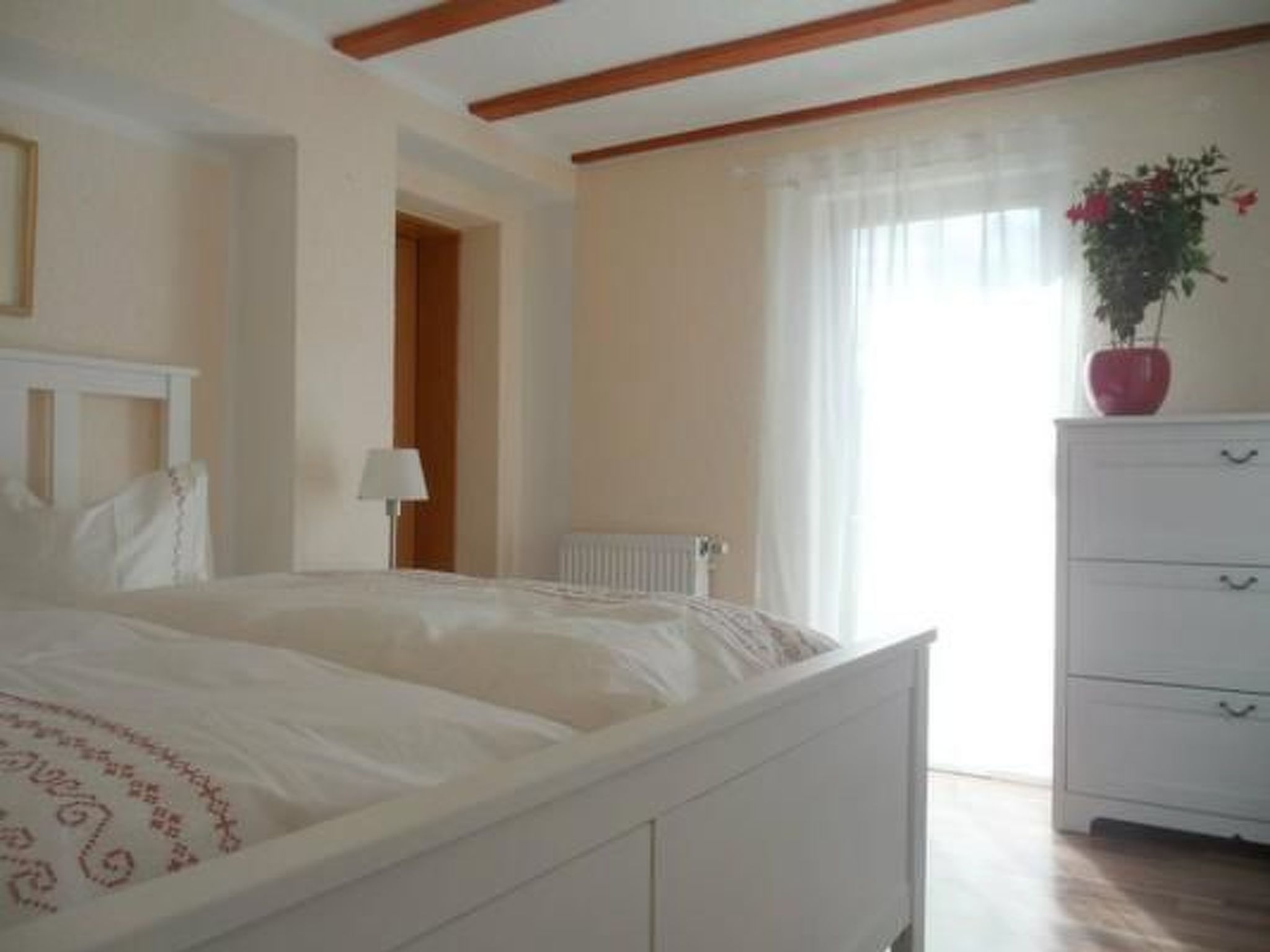 Mit Blick auf das Wasser-Inside