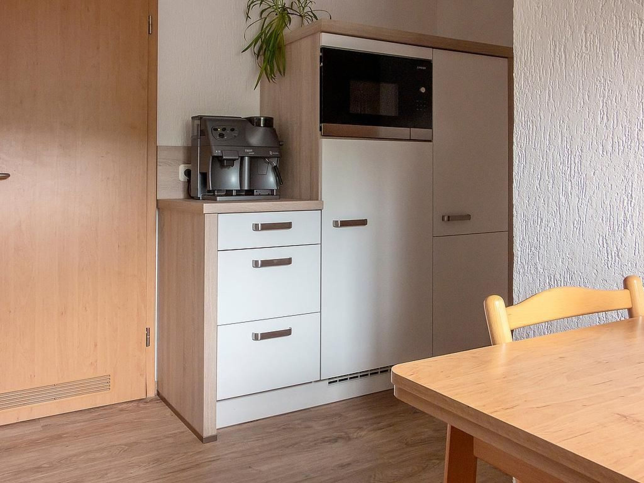 Mit Blick auf das Wasser-Inside