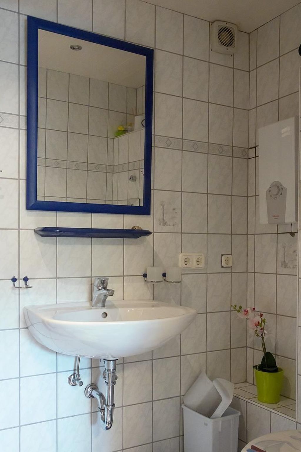 Mit Blick auf das Wasser-Inside