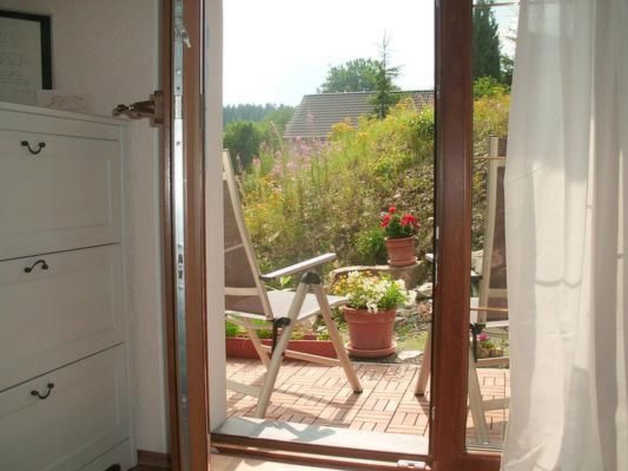 Mit Blick auf das Wasser-Inside