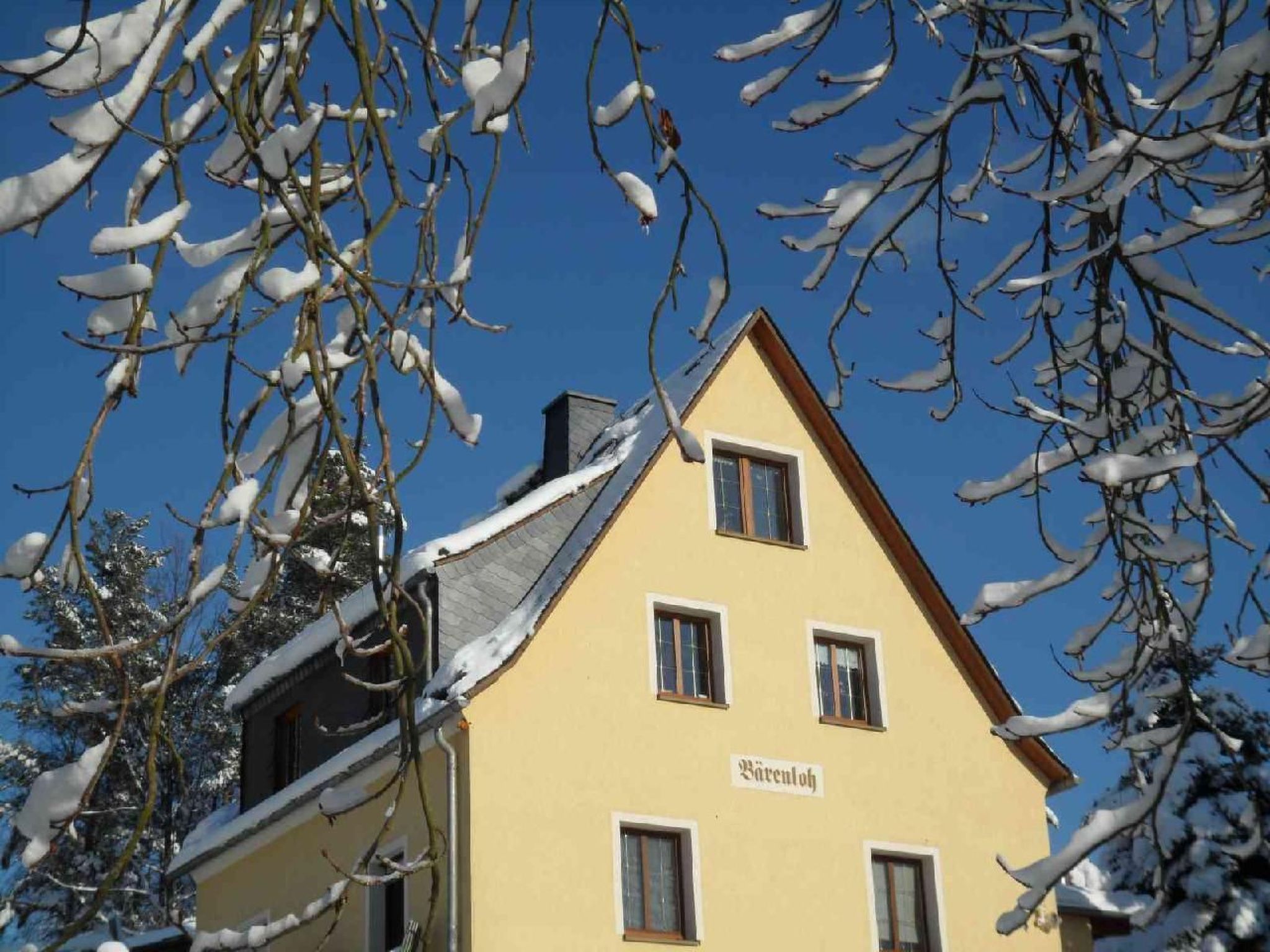 Mit Blick auf das Wasser-Inside