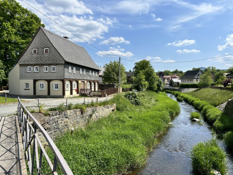 12-persoons vakantiehuis Hexe met whirlpool in centrum Grossschönau in Großschönau