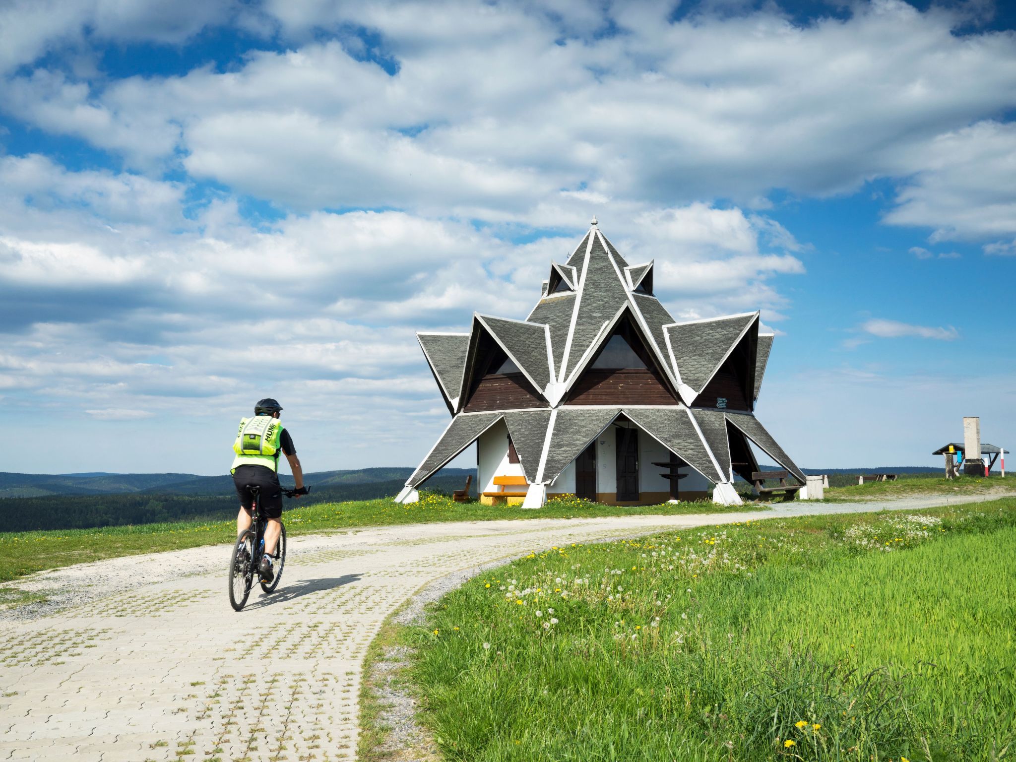 Tolles Ferienhaus in Klingenthal mit Großem Garten-Buiten