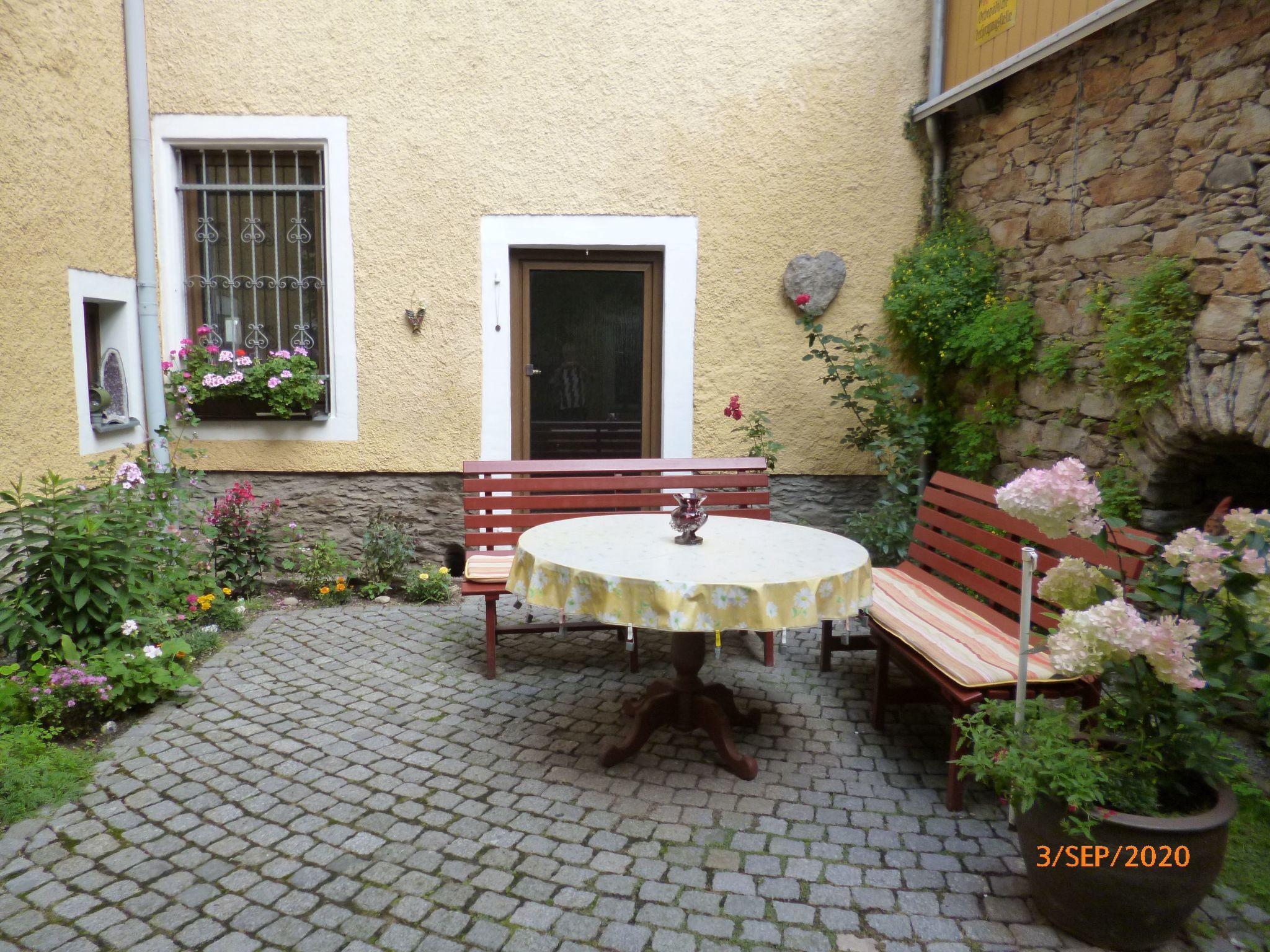 Im Vierseitenhof-Binnen