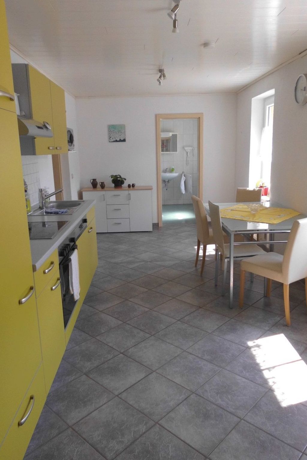 Mit Terrasse-Drinnen