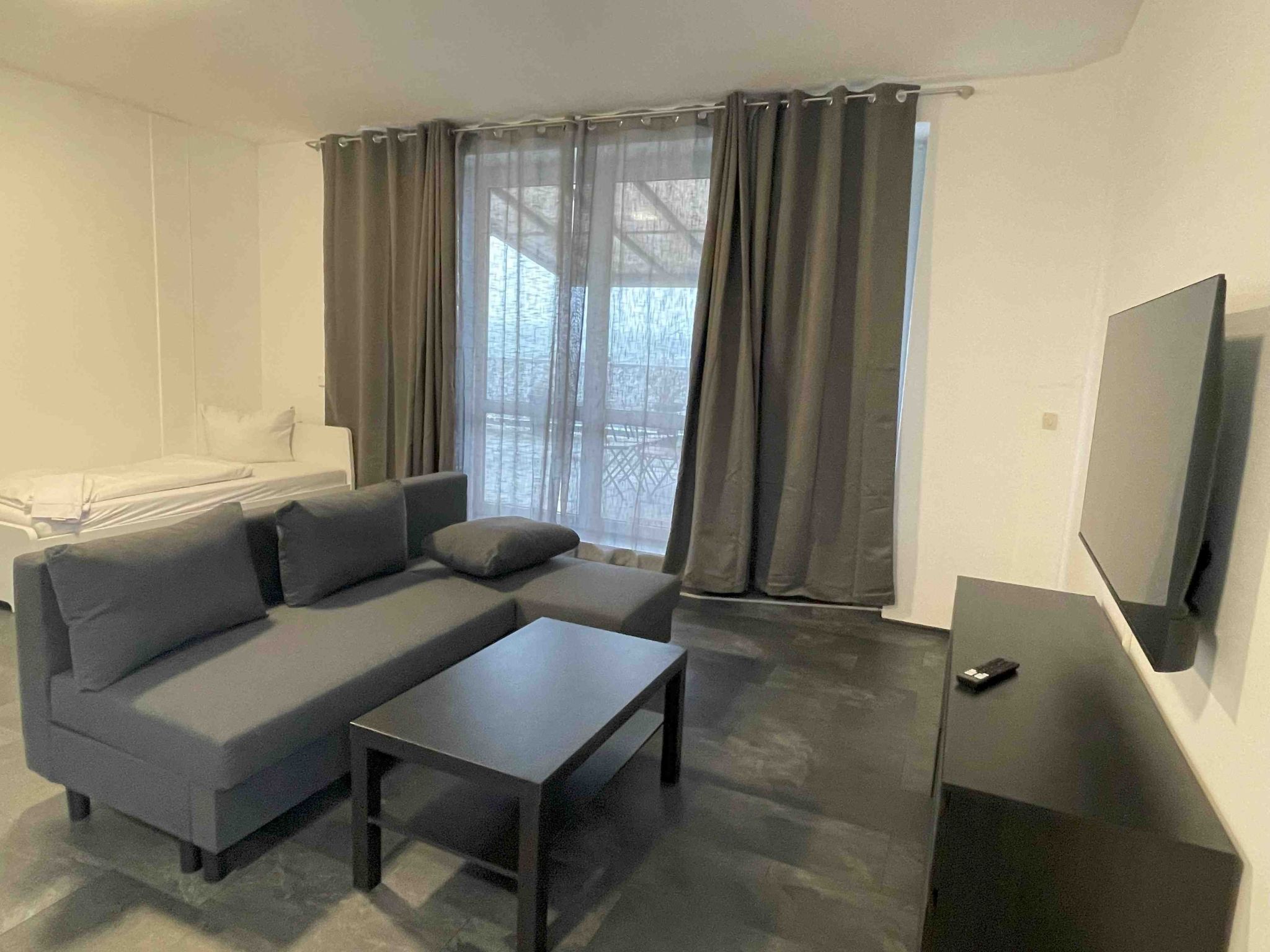 R111-Image-tags.info