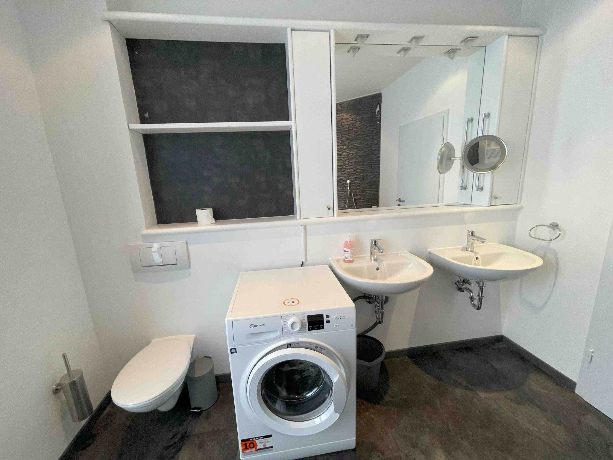 R111-Image-tags.info