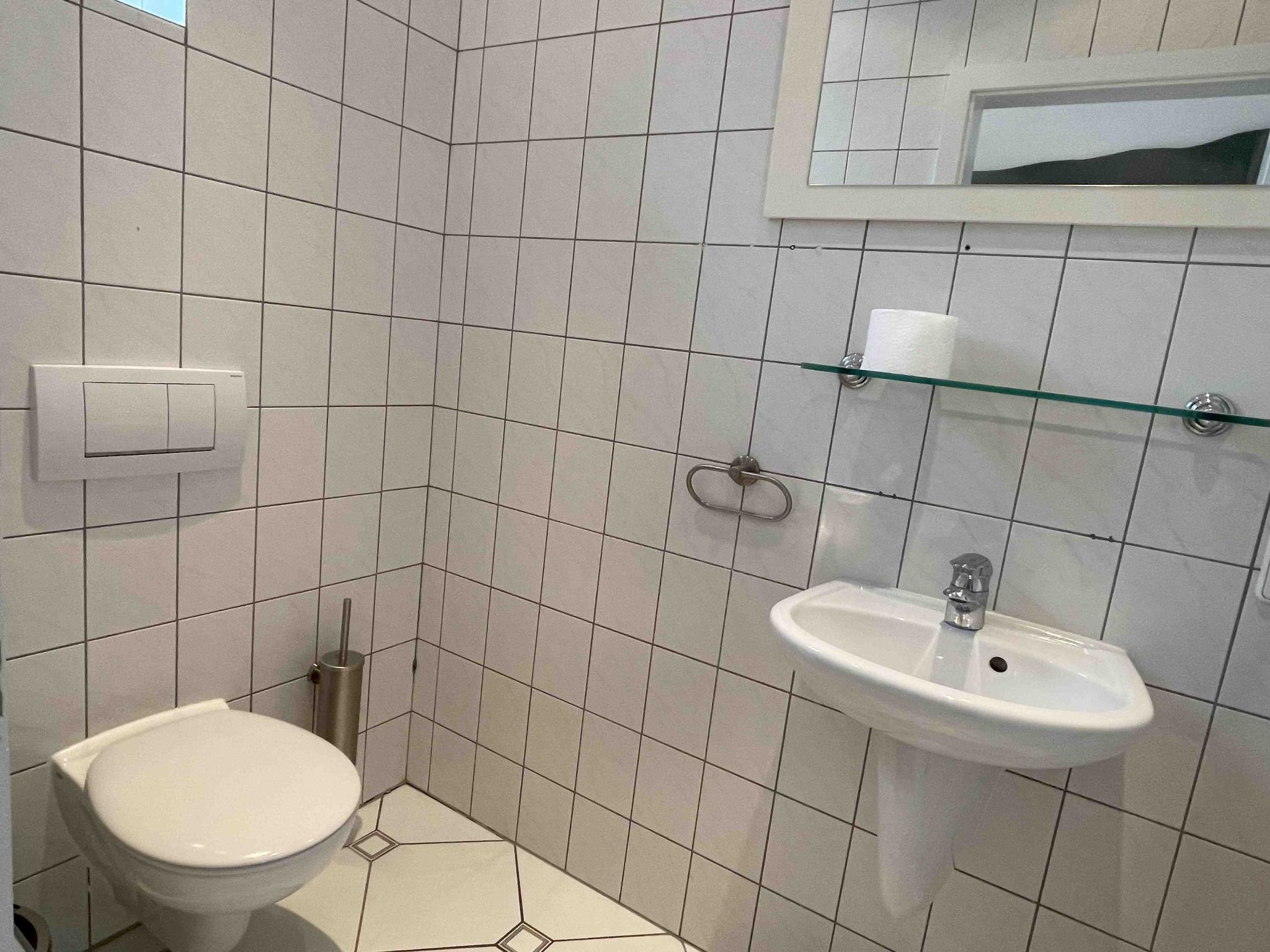 R111-Image-tags.info