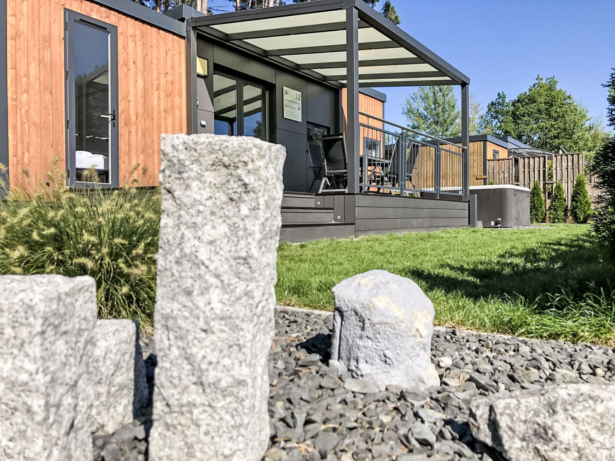 In Wackersdorf mit Whirlpool, Terrasse und Grill